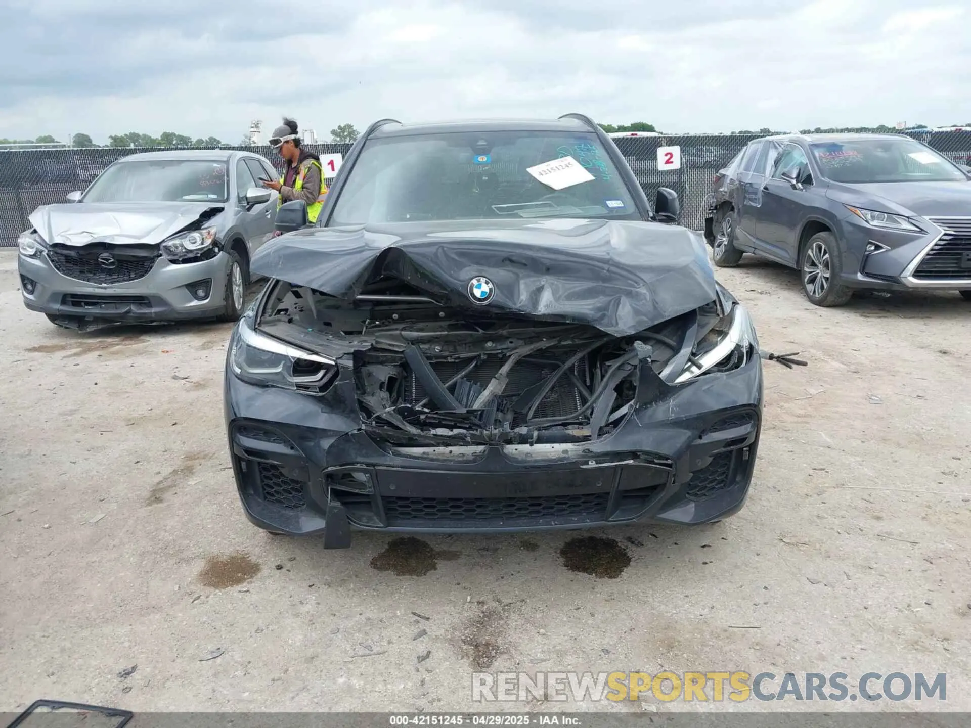 6 Photograph of a damaged car 5UXCR6C06N9K77433 BMW X5 2022