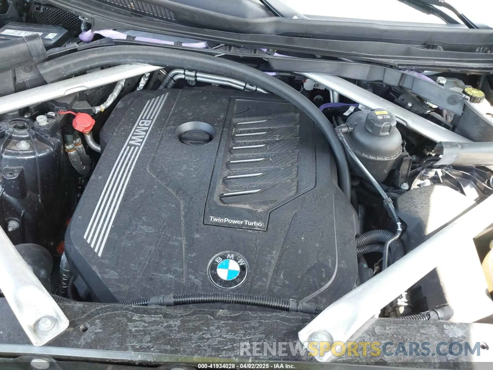 10 Photograph of a damaged car 5UXCR6C06N9M28108 BMW X5 2022