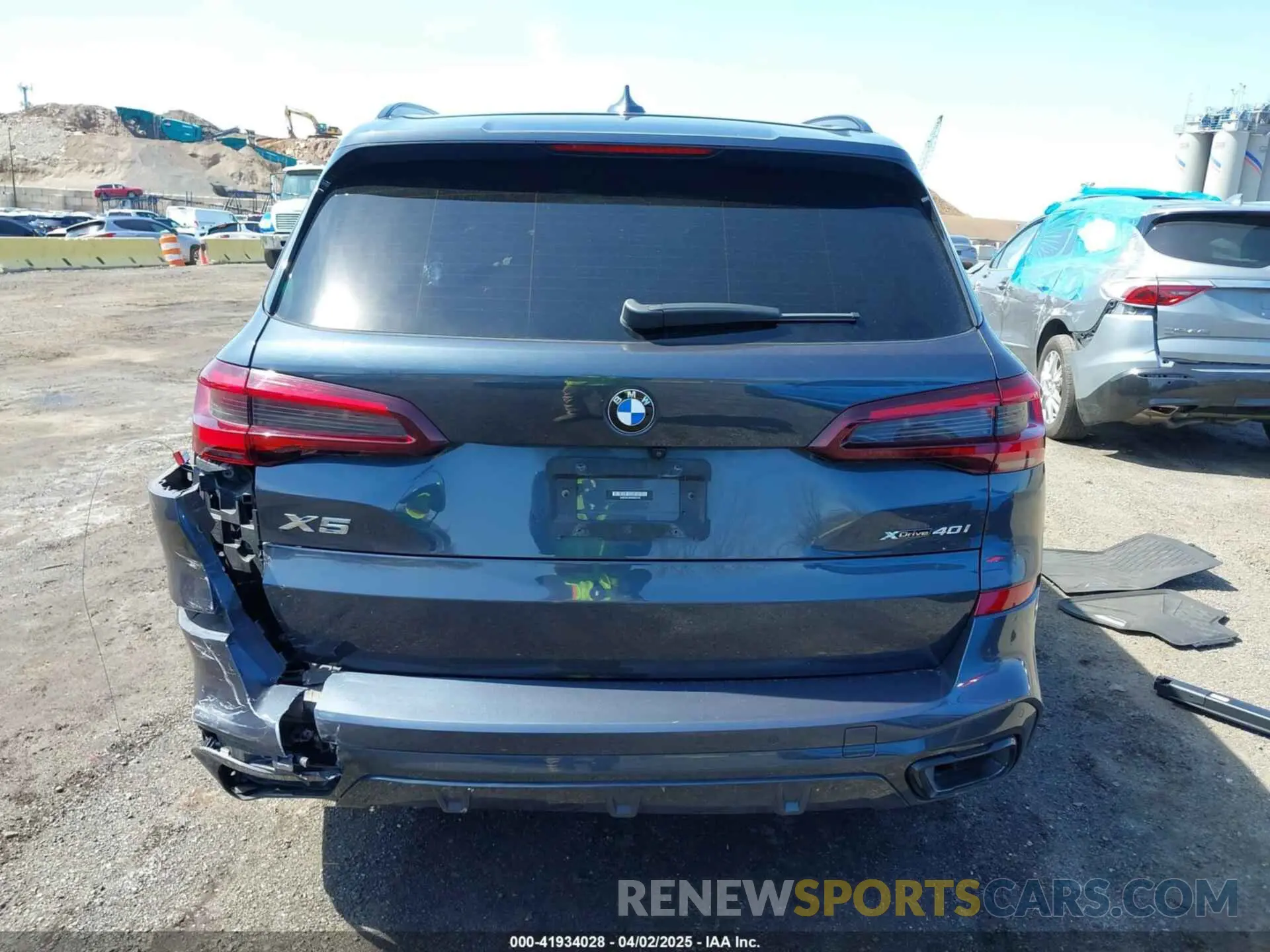 16 Photograph of a damaged car 5UXCR6C06N9M28108 BMW X5 2022