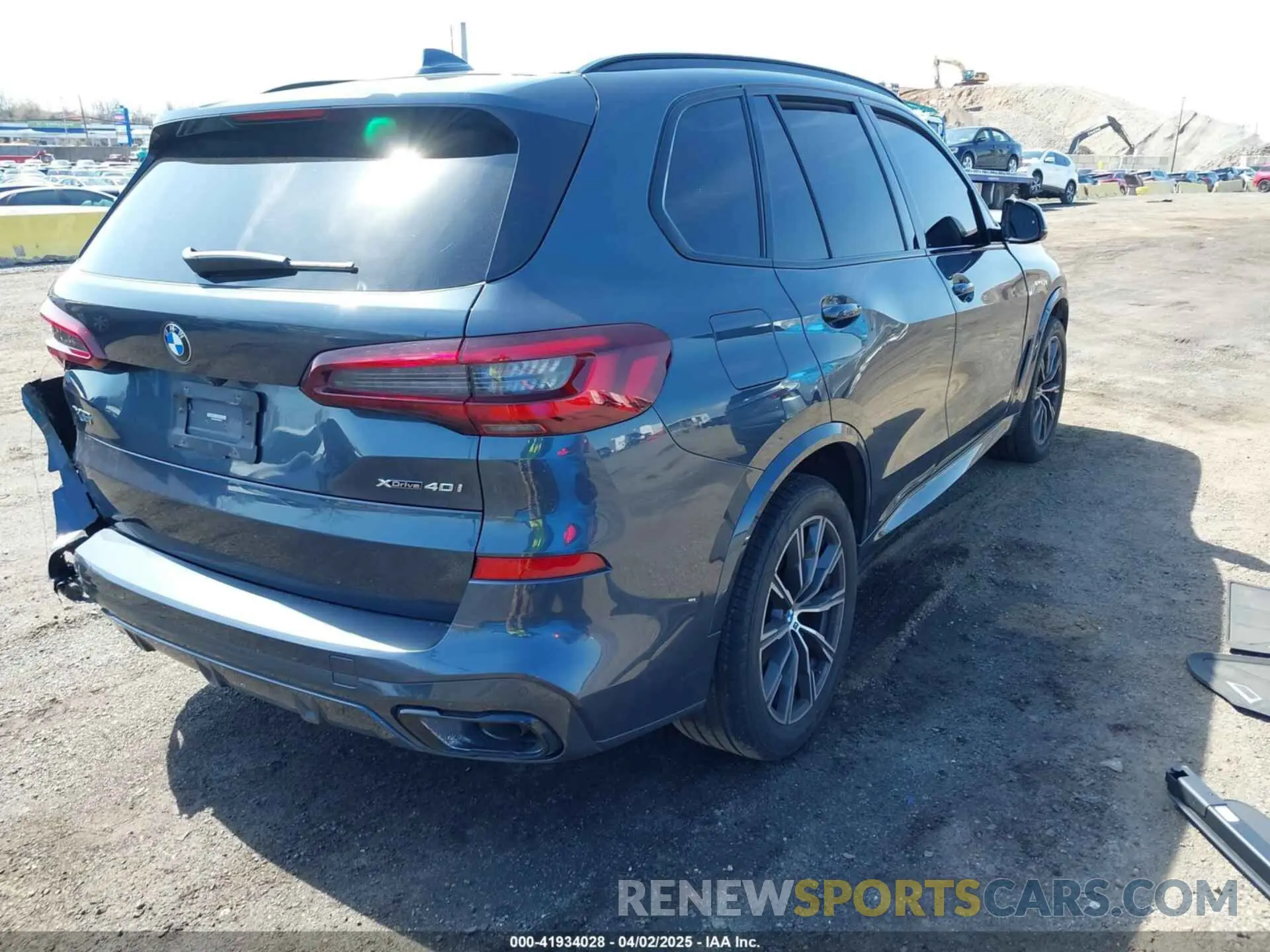 4 Photograph of a damaged car 5UXCR6C06N9M28108 BMW X5 2022
