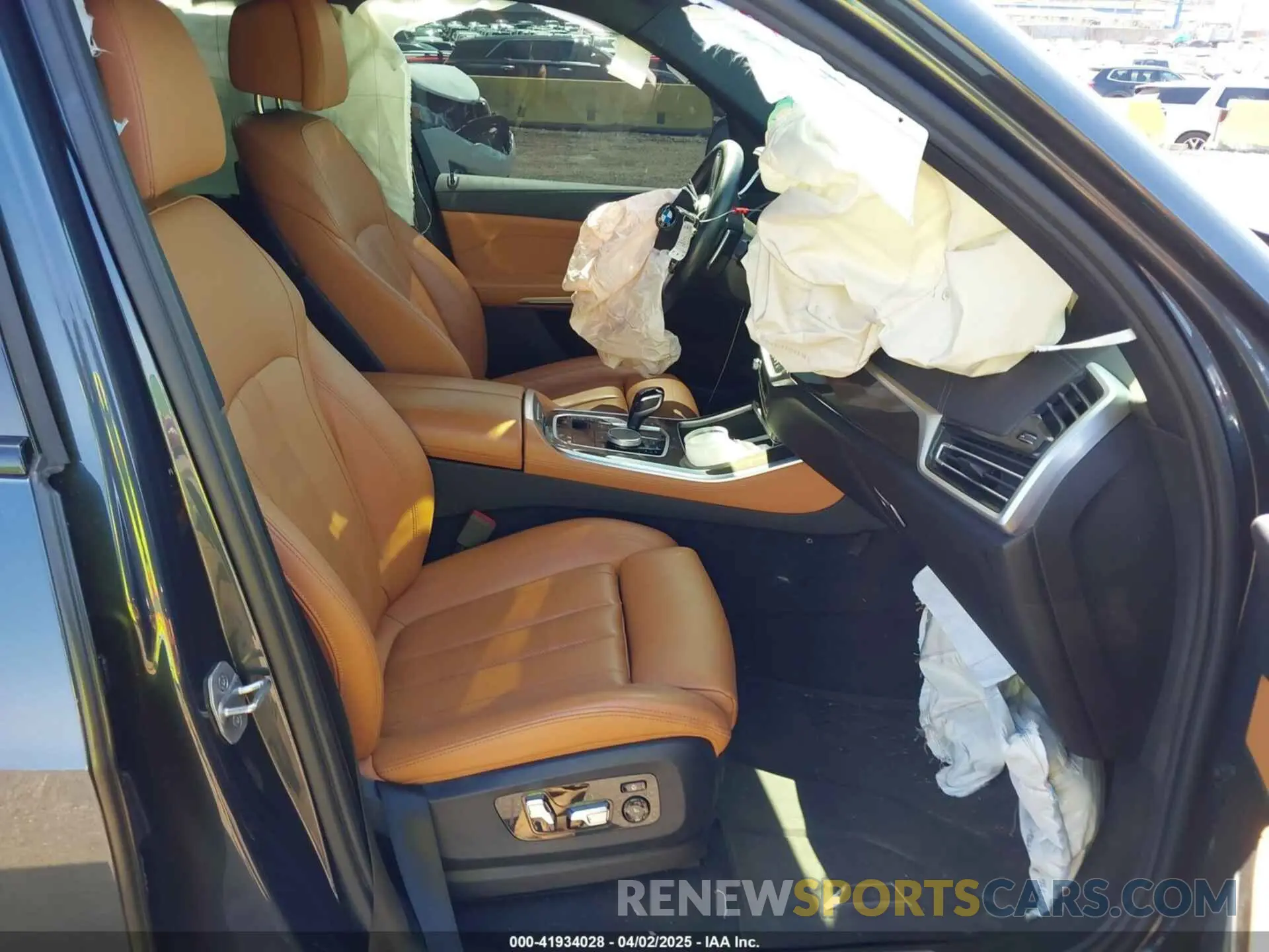 5 Photograph of a damaged car 5UXCR6C06N9M28108 BMW X5 2022