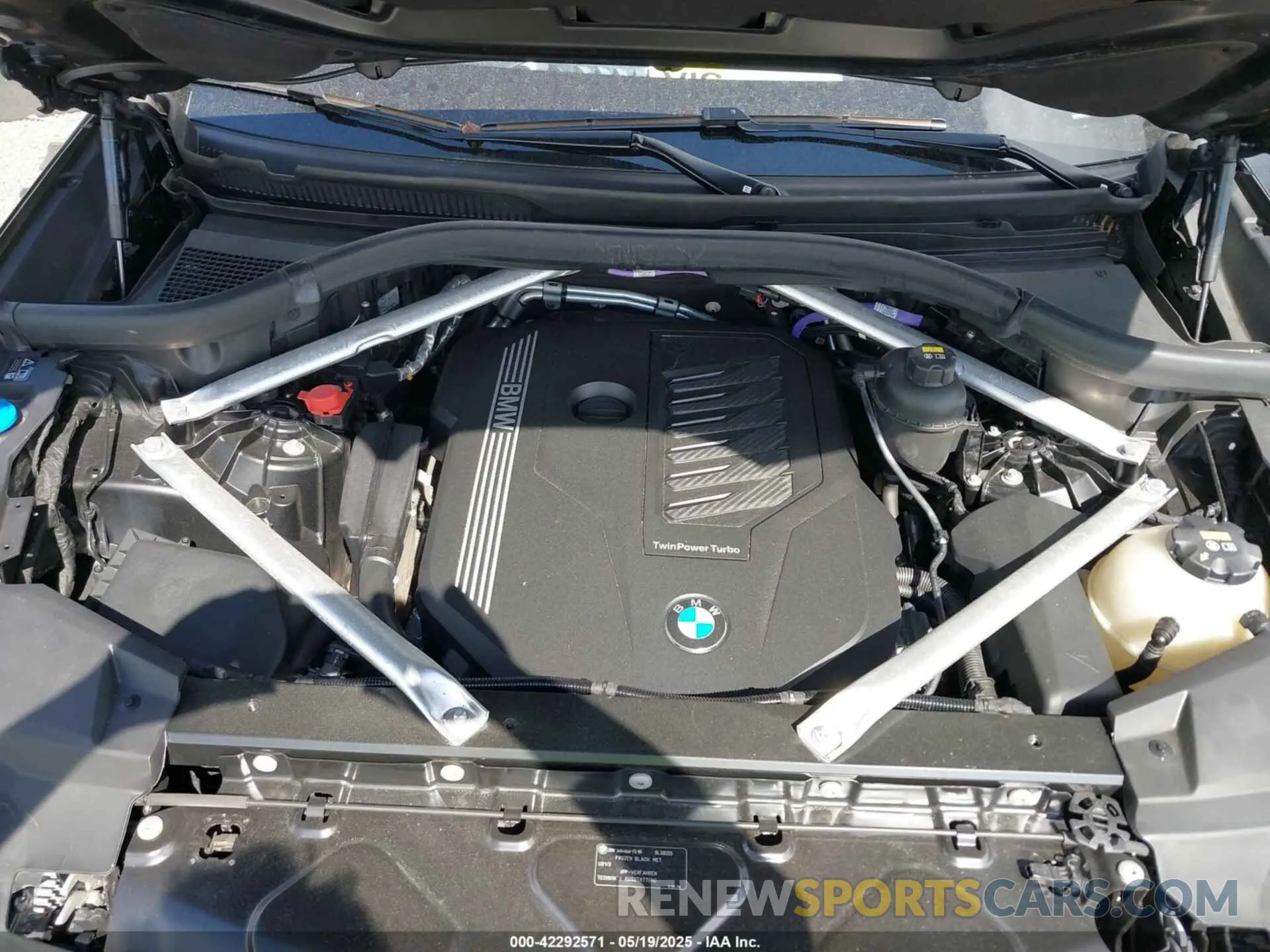 10 Photograph of a damaged car 5UXCR6C08N9L39205 BMW X5 2022