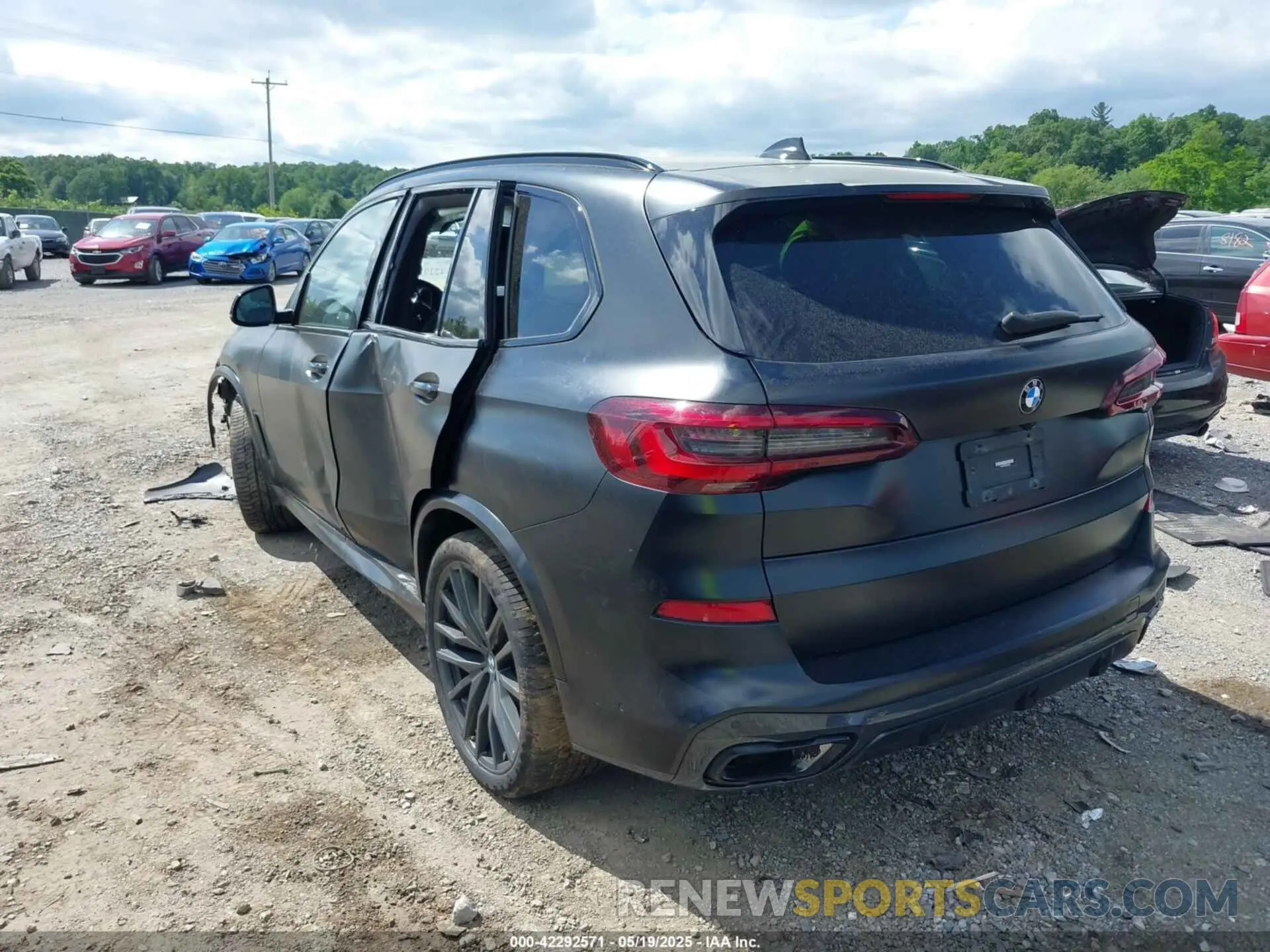 3 Photograph of a damaged car 5UXCR6C08N9L39205 BMW X5 2022