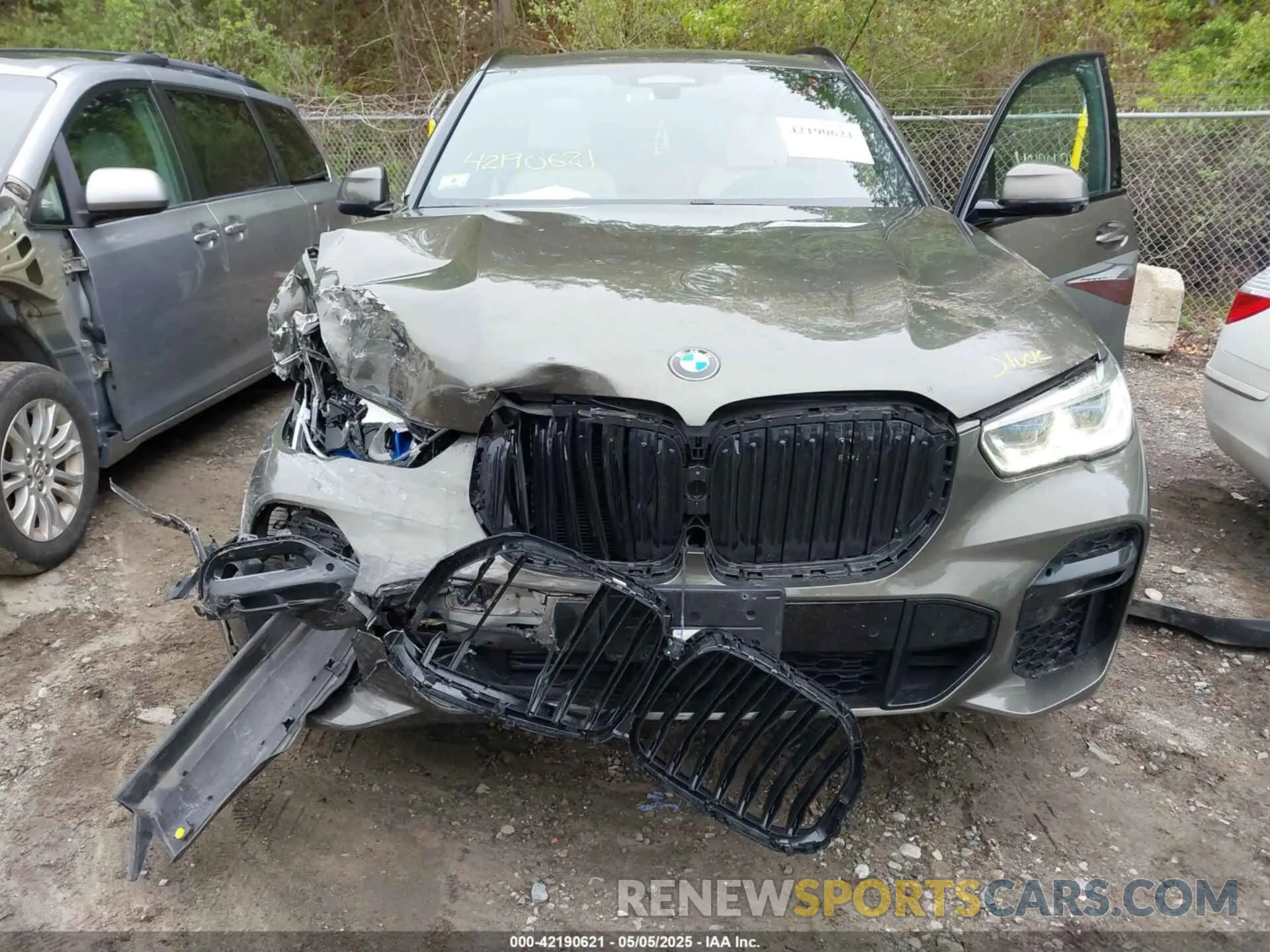 6 Photograph of a damaged car 5UXJU4C06N9M02604 BMW X5 2022
