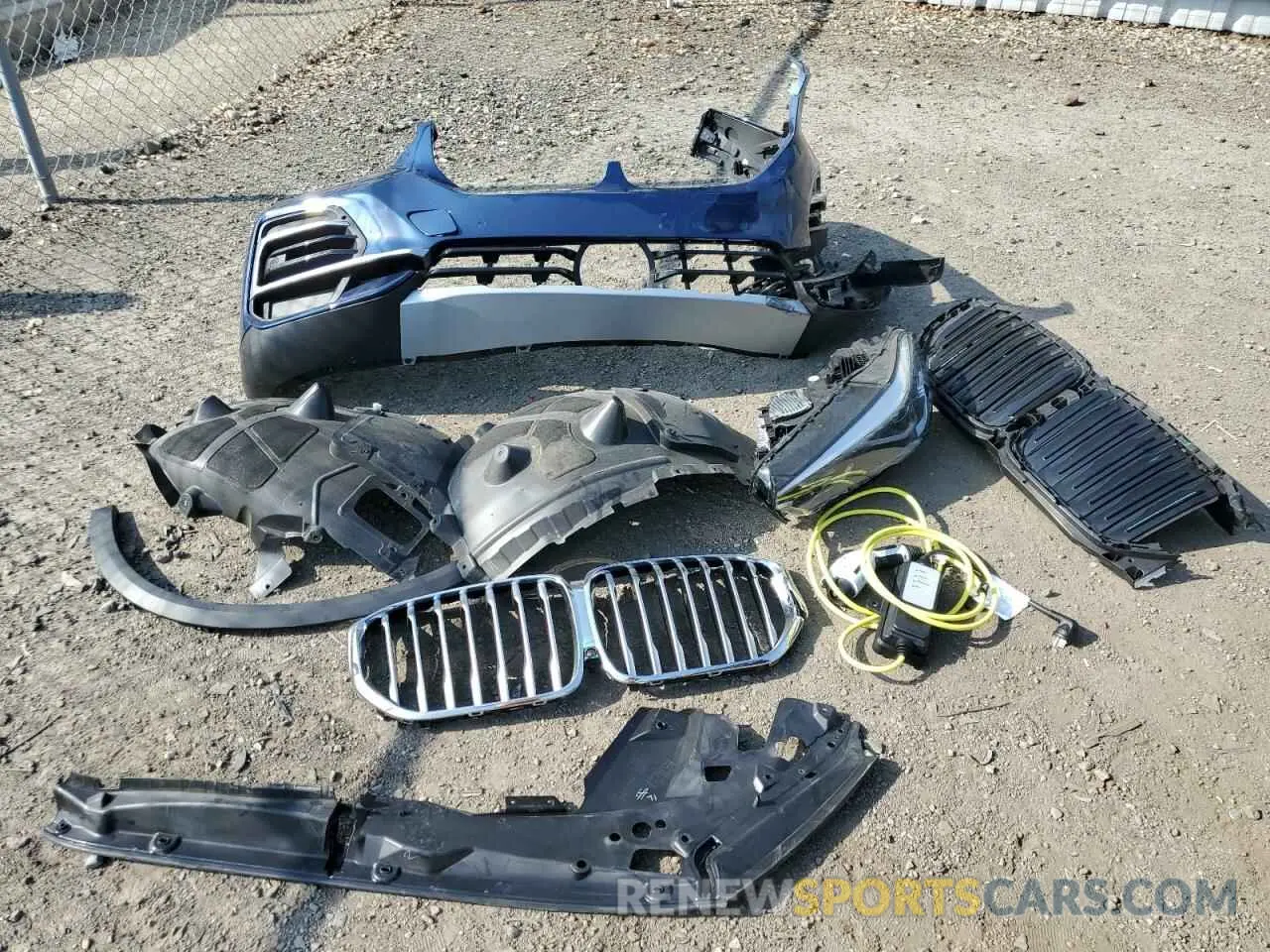 13 Photograph of a damaged car 5UXTA6C01N9M95397 BMW X5 2022