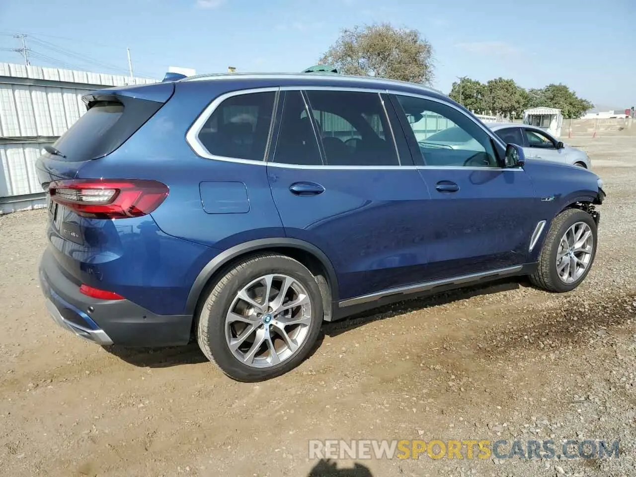 3 Photograph of a damaged car 5UXTA6C01N9M95397 BMW X5 2022