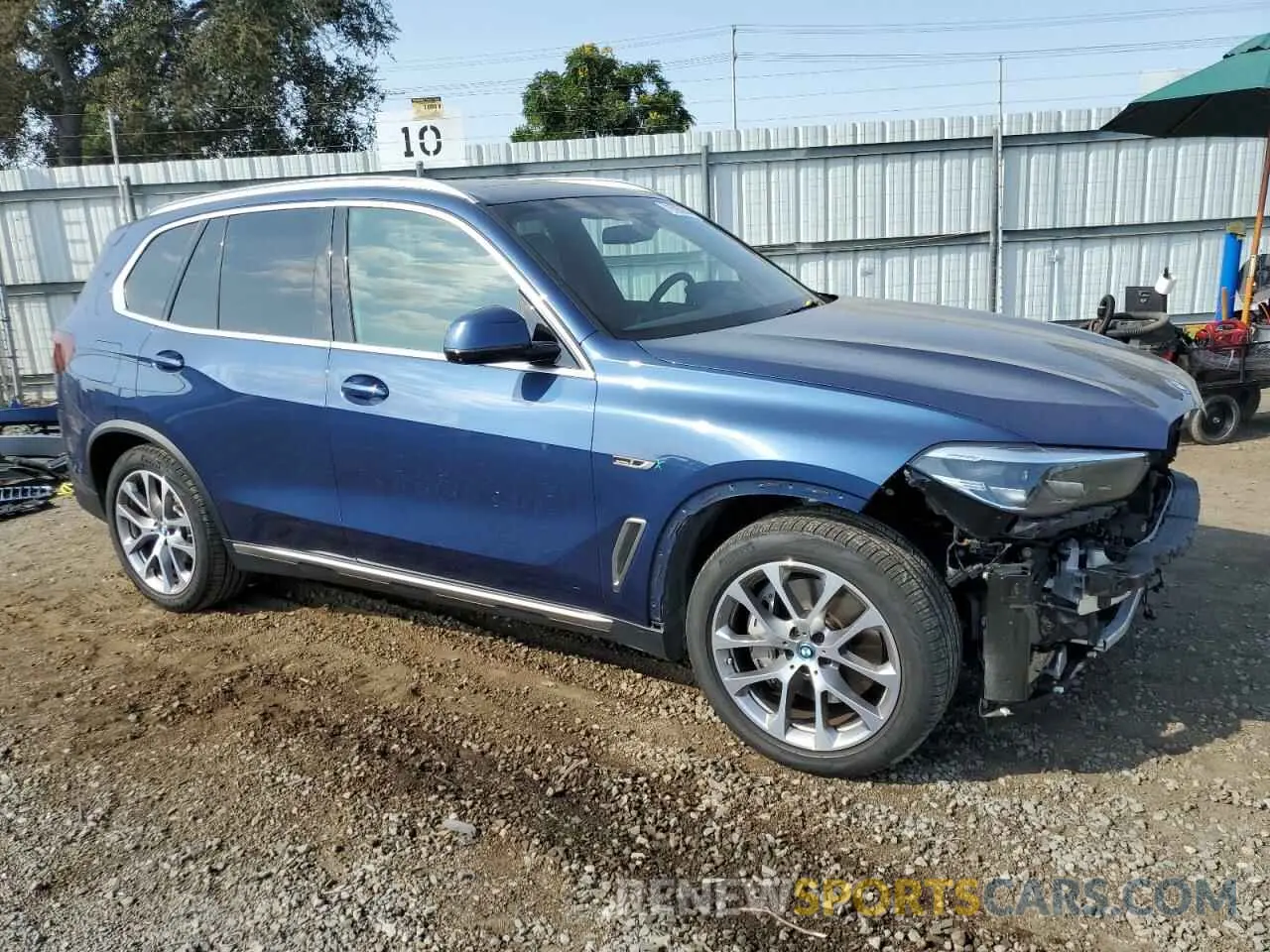 4 Photograph of a damaged car 5UXTA6C01N9M95397 BMW X5 2022