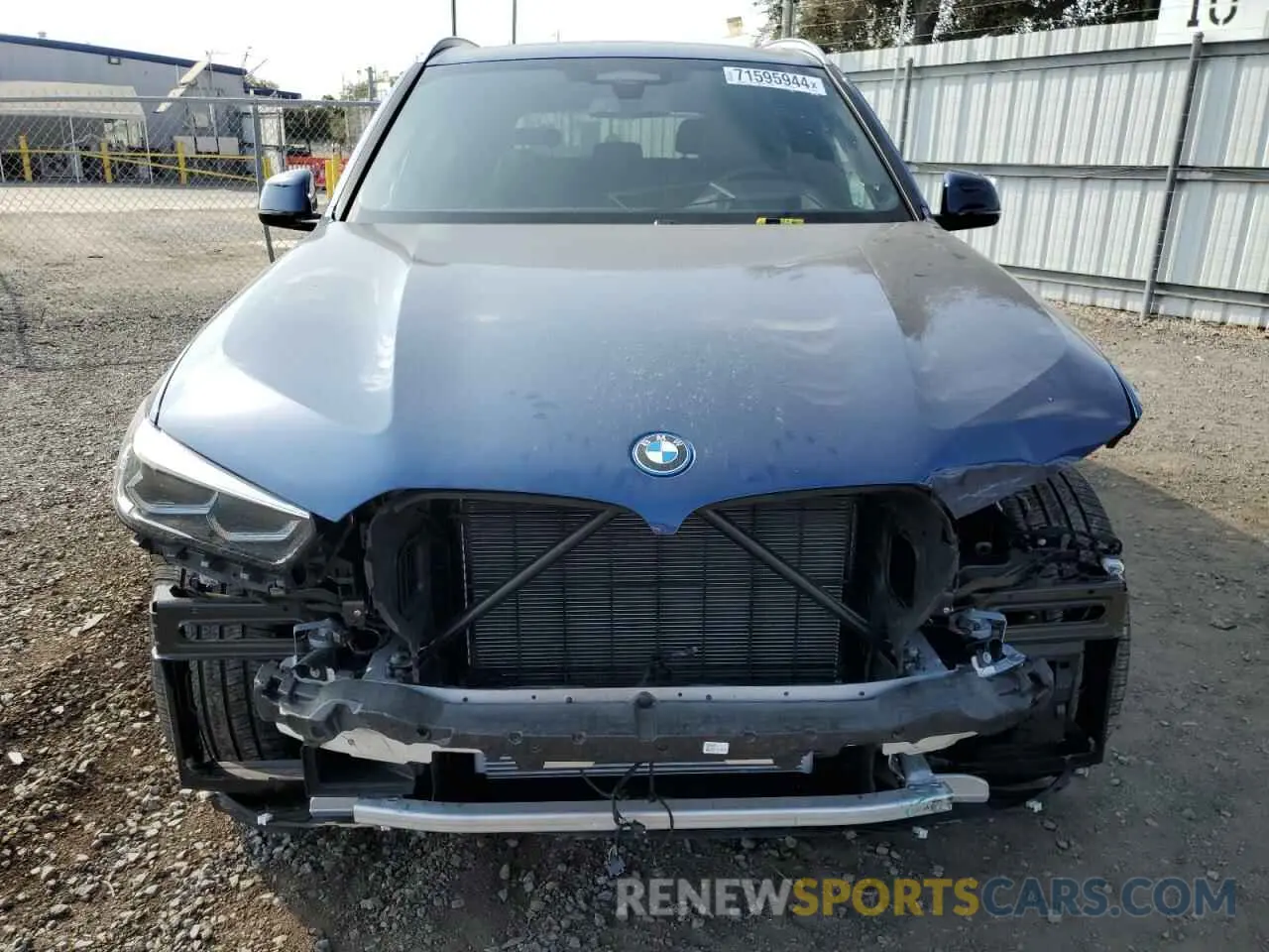 5 Photograph of a damaged car 5UXTA6C01N9M95397 BMW X5 2022