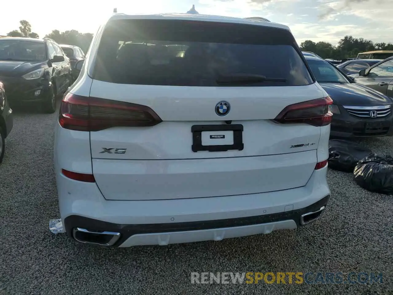 6 Photograph of a damaged car 5UXTA6C05N9L06394 BMW X5 2022