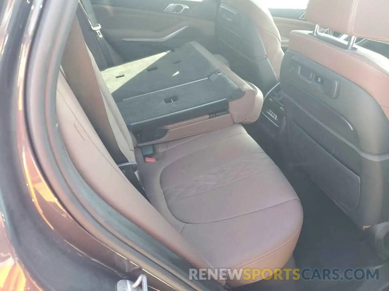 10 Photograph of a damaged car 5UXTA6C07N9N38835 BMW X5 2022