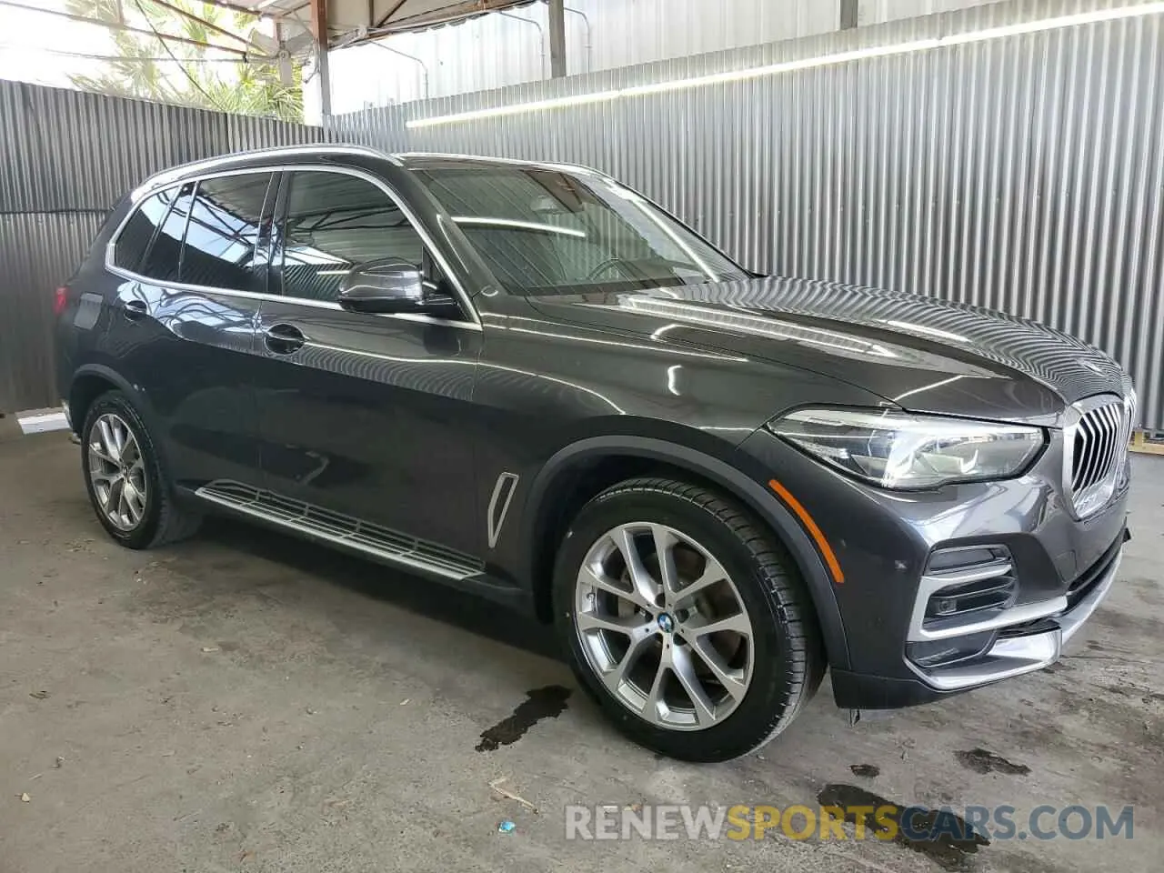 4 Photograph of a damaged car 5UXCR4C01P9P91861 BMW X5 2023