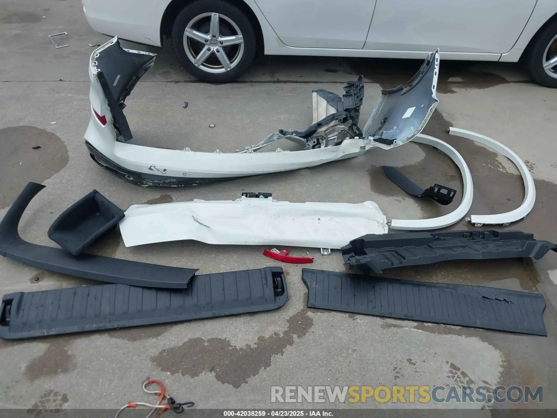 12 Photograph of a damaged car 5UXCR4C07P9P20275 BMW X5 2023