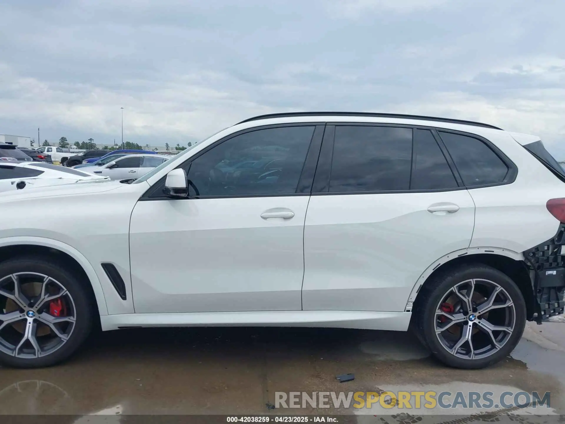 15 Photograph of a damaged car 5UXCR4C07P9P20275 BMW X5 2023