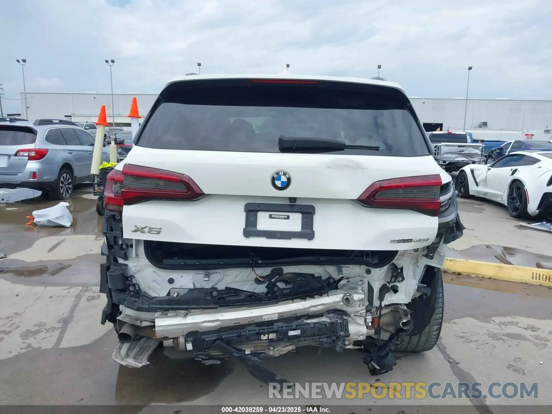 17 Photograph of a damaged car 5UXCR4C07P9P20275 BMW X5 2023