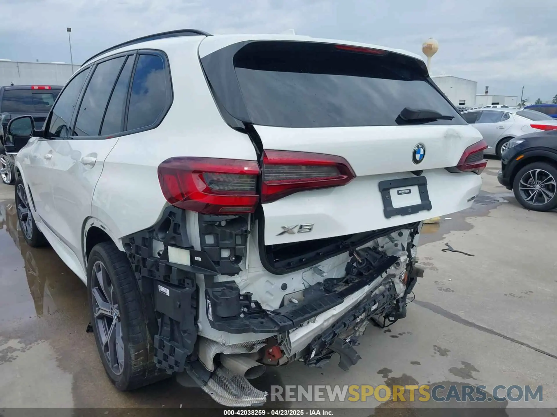 18 Photograph of a damaged car 5UXCR4C07P9P20275 BMW X5 2023