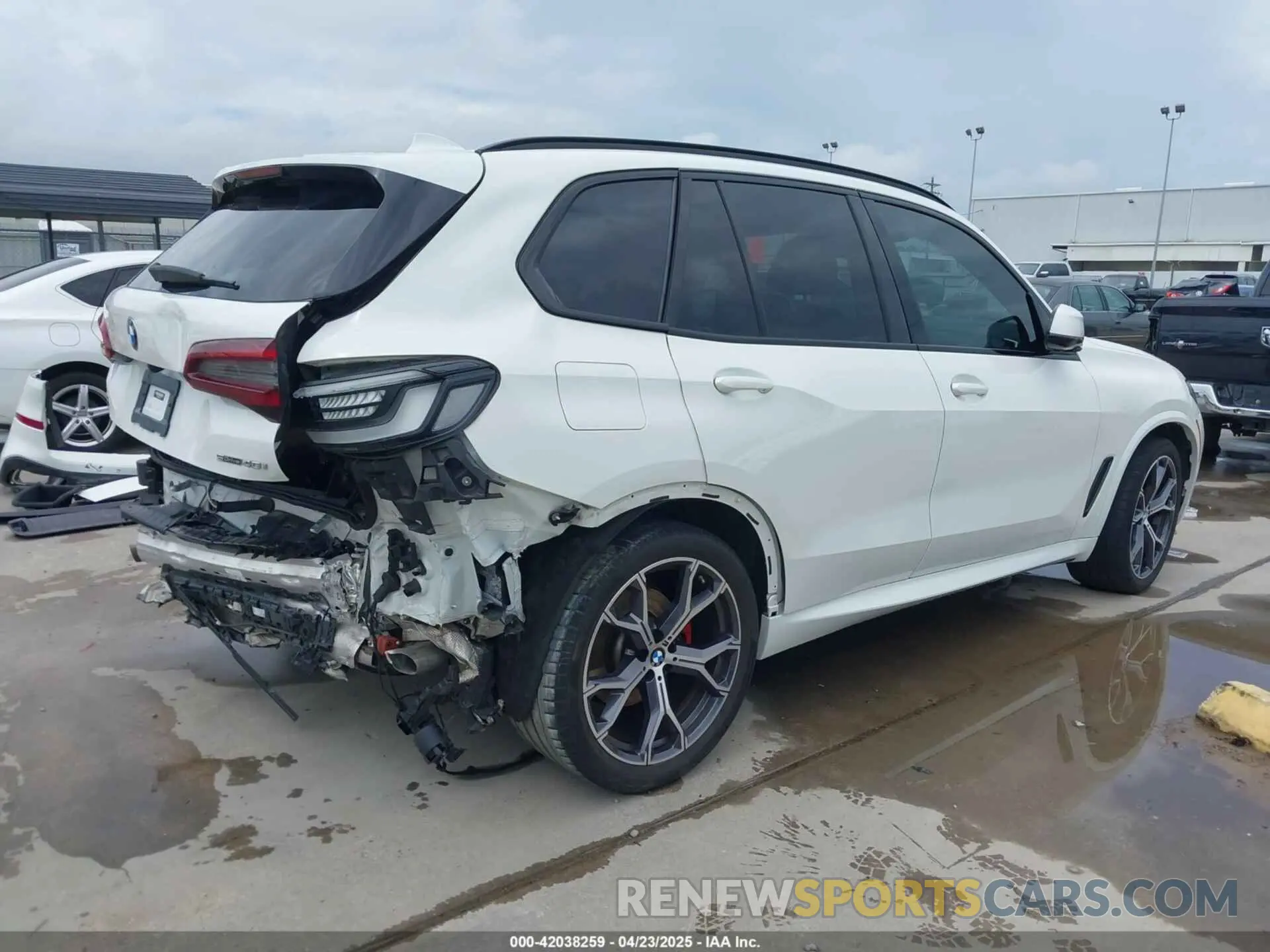 4 Photograph of a damaged car 5UXCR4C07P9P20275 BMW X5 2023