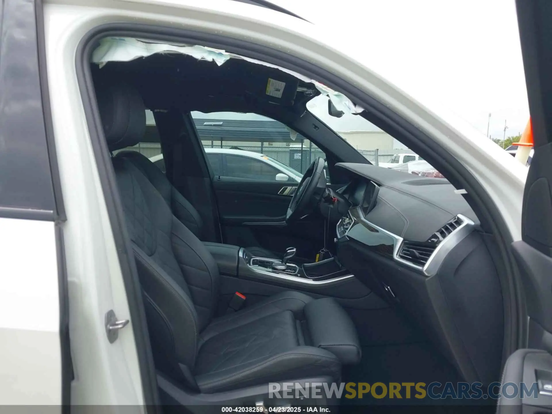 5 Photograph of a damaged car 5UXCR4C07P9P20275 BMW X5 2023