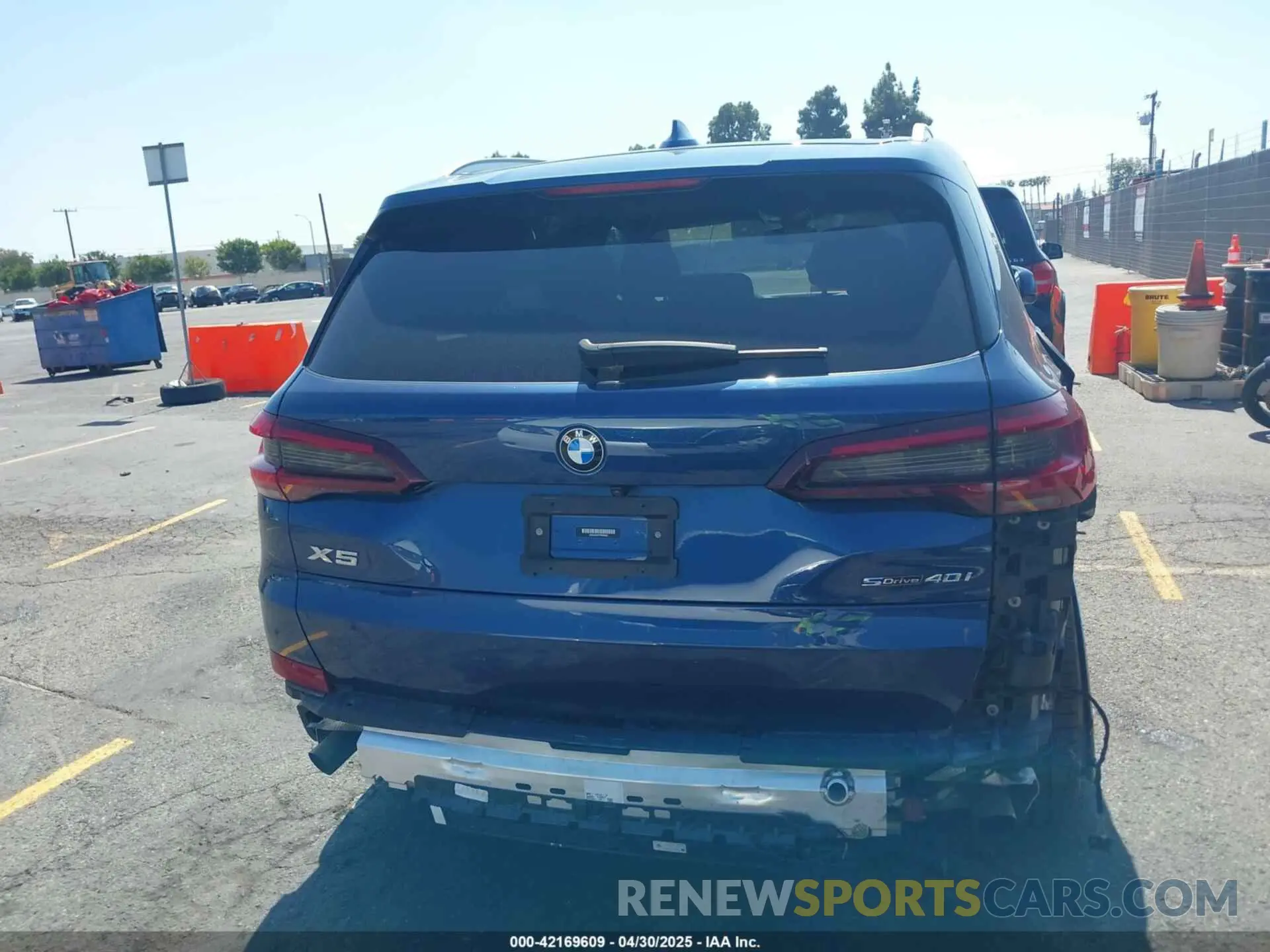 16 Photograph of a damaged car 5UXCR4C07P9R04681 BMW X5 2023