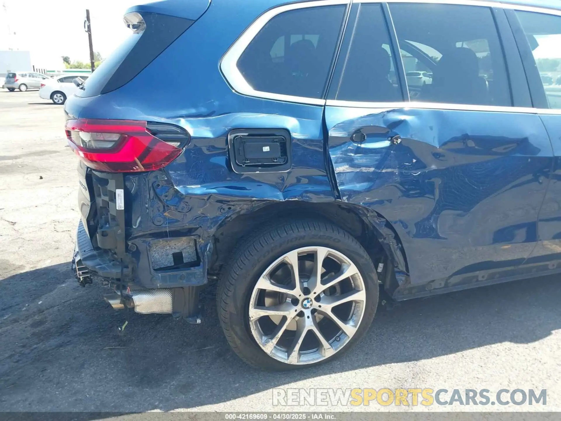 6 Photograph of a damaged car 5UXCR4C07P9R04681 BMW X5 2023