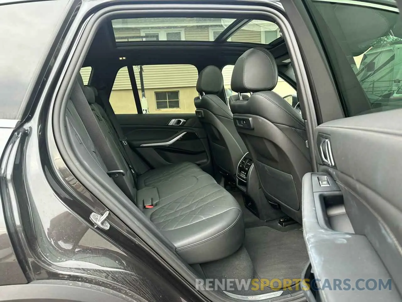 5 Photograph of a damaged car 5UXCR4C09P9P08256 BMW X5 2023