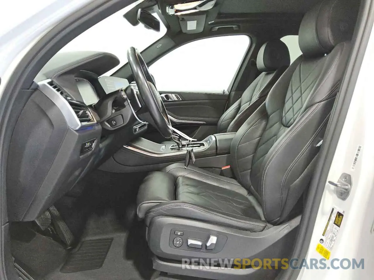 7 Photograph of a damaged car 5UXCR4C09P9P91719 BMW X5 2023