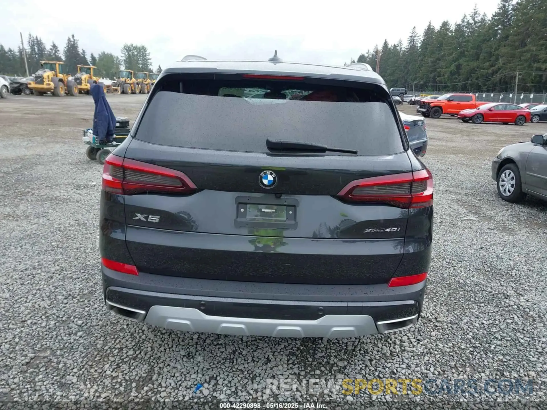 17 Photograph of a damaged car 5UXCR6C00P9P78885 BMW X5 2023