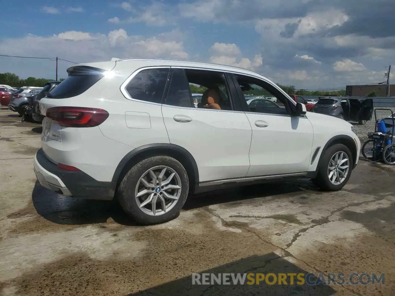 3 Photograph of a damaged car 5UXCR6C00P9R94784 BMW X5 2023