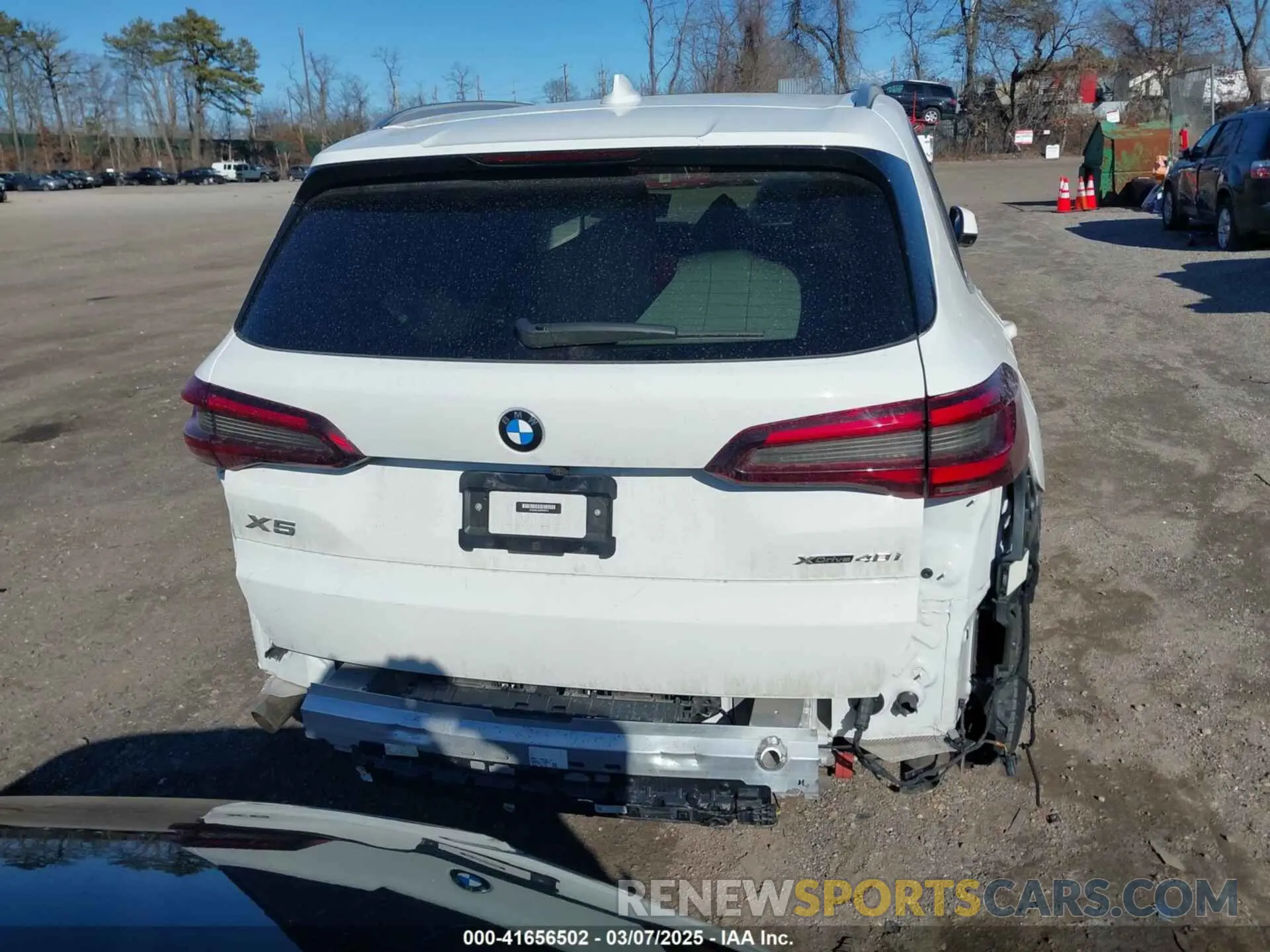 16 Photograph of a damaged car 5UXCR6C02P9P67919 BMW X5 2023