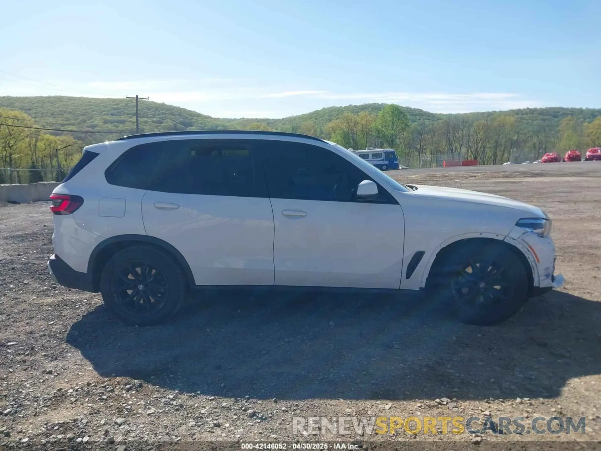 14 Photograph of a damaged car 5UXCR6C04P9P35750 BMW X5 2023