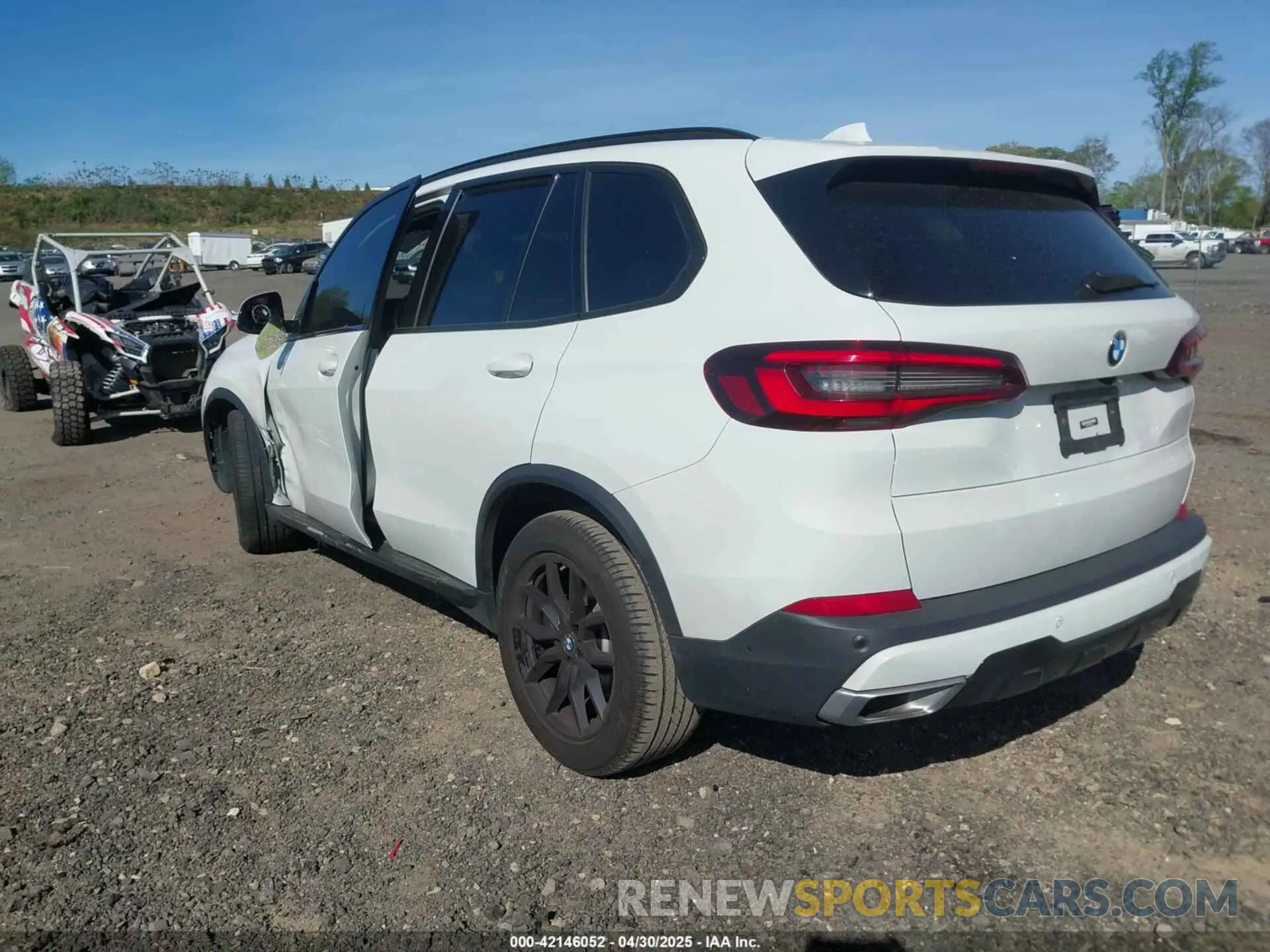 3 Photograph of a damaged car 5UXCR6C04P9P35750 BMW X5 2023