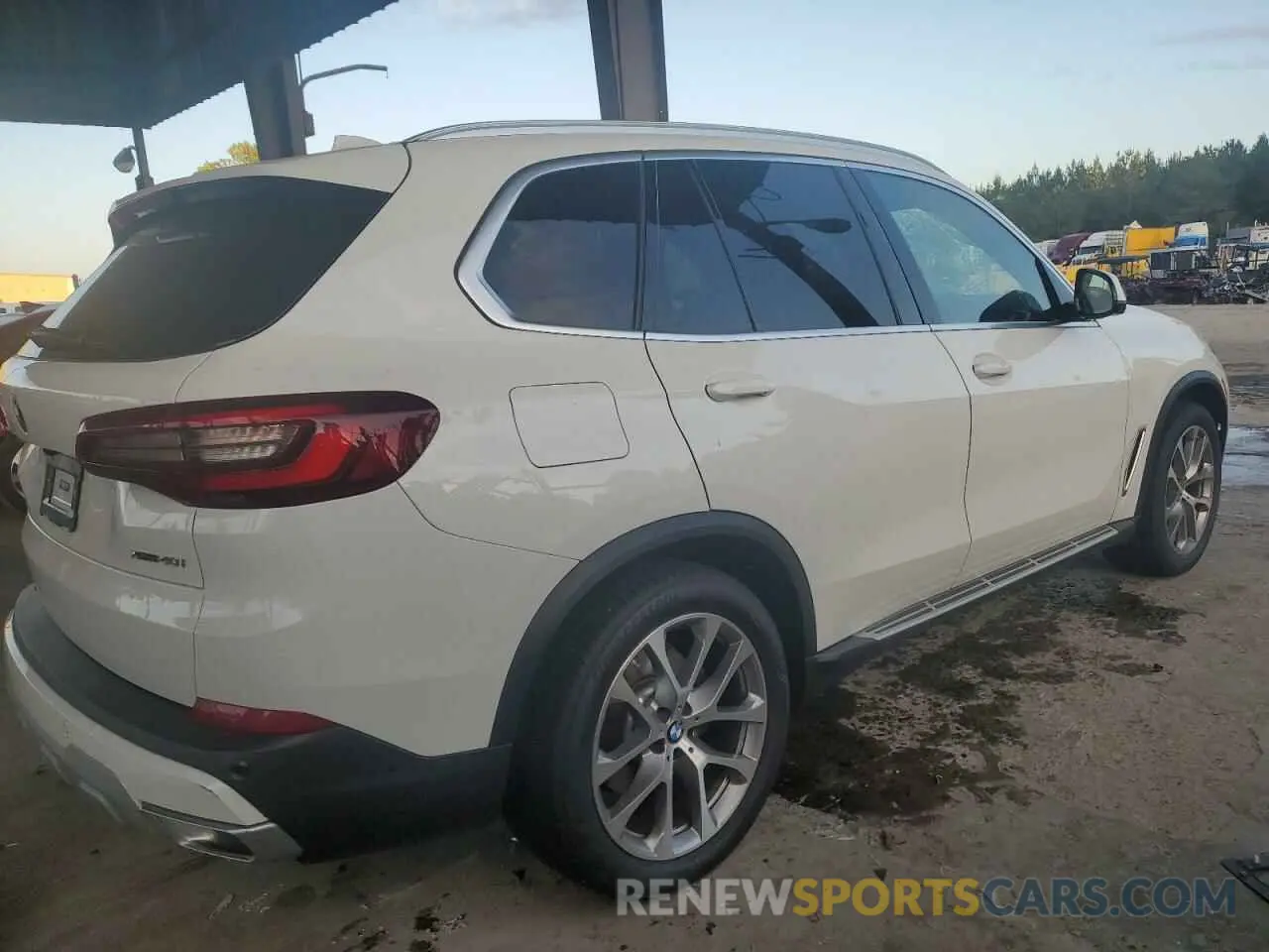 3 Photograph of a damaged car 5UXCR6C04P9P75729 BMW X5 2023
