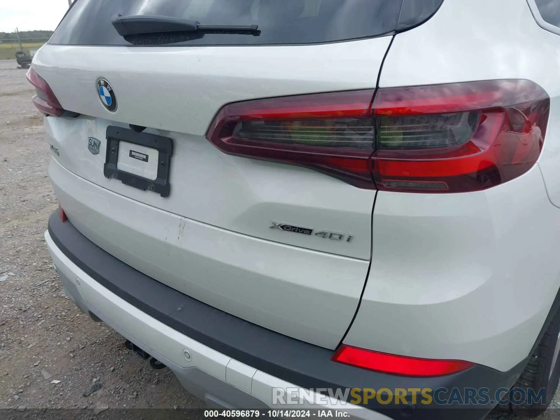16 Photograph of a damaged car 5UXCR6C07P9R26465 BMW X5 2023
