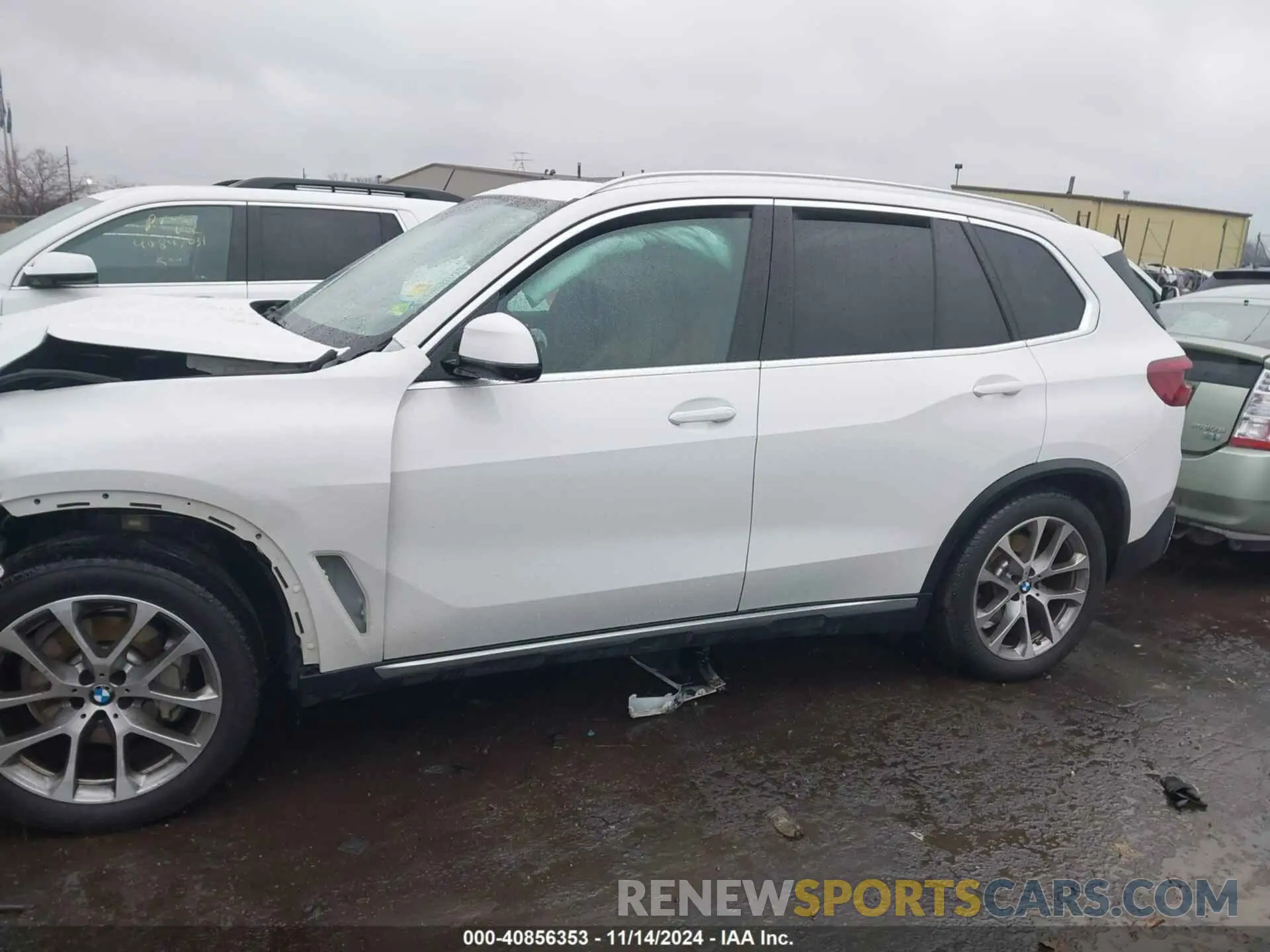 14 Photograph of a damaged car 5UXCR6C07P9R76279 BMW X5 2023