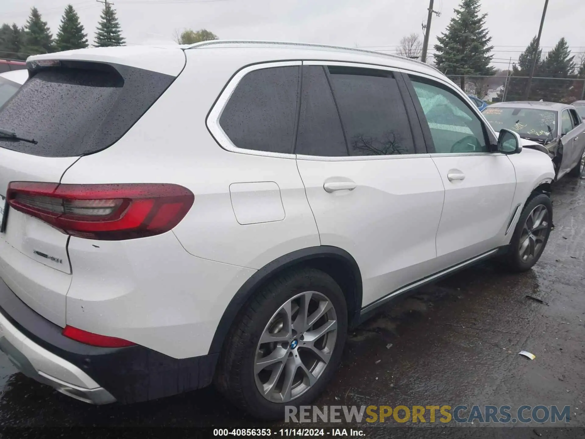 4 Photograph of a damaged car 5UXCR6C07P9R76279 BMW X5 2023
