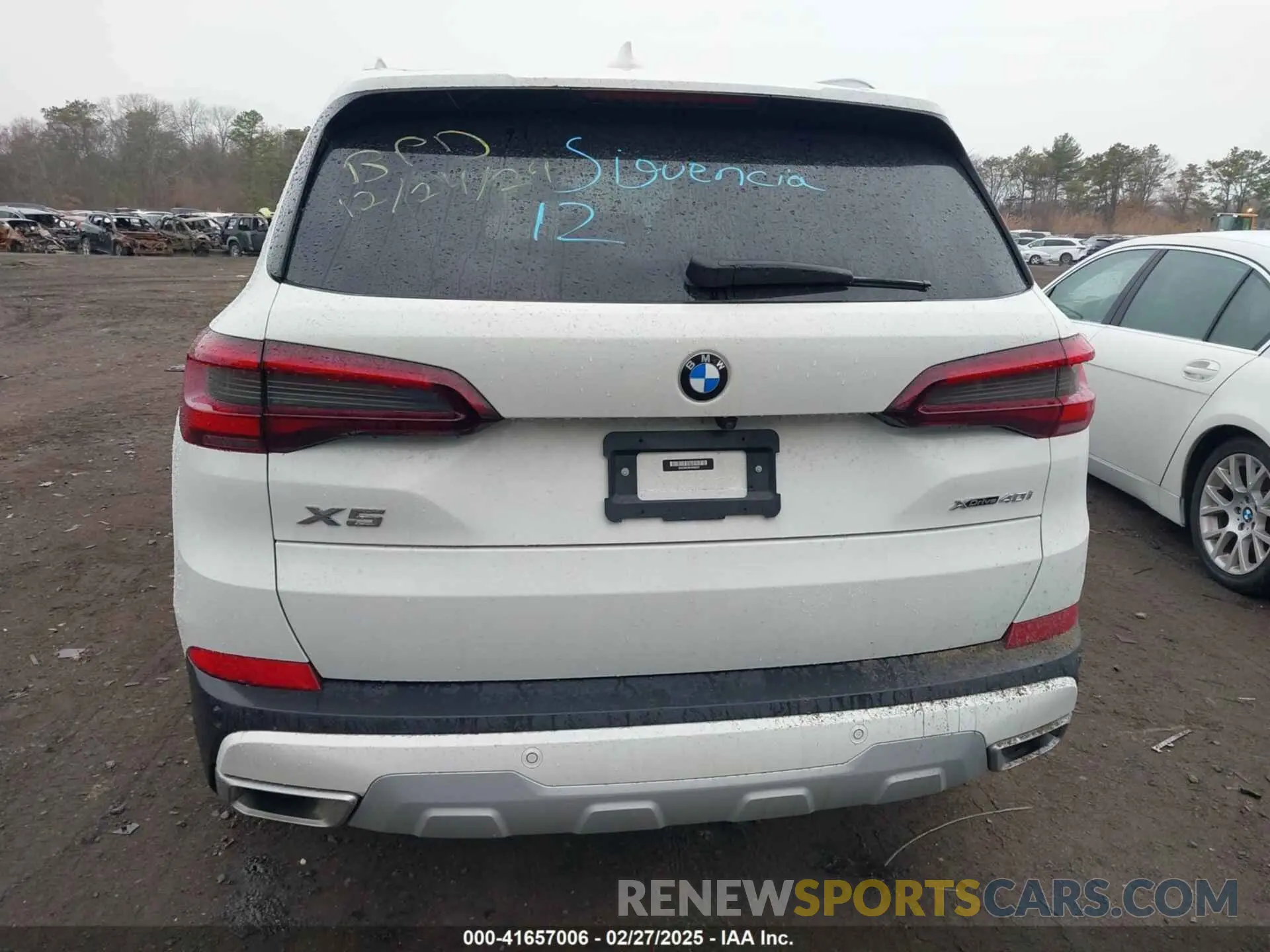 16 Photograph of a damaged car 5UXCR6C08P9P06767 BMW X5 2023