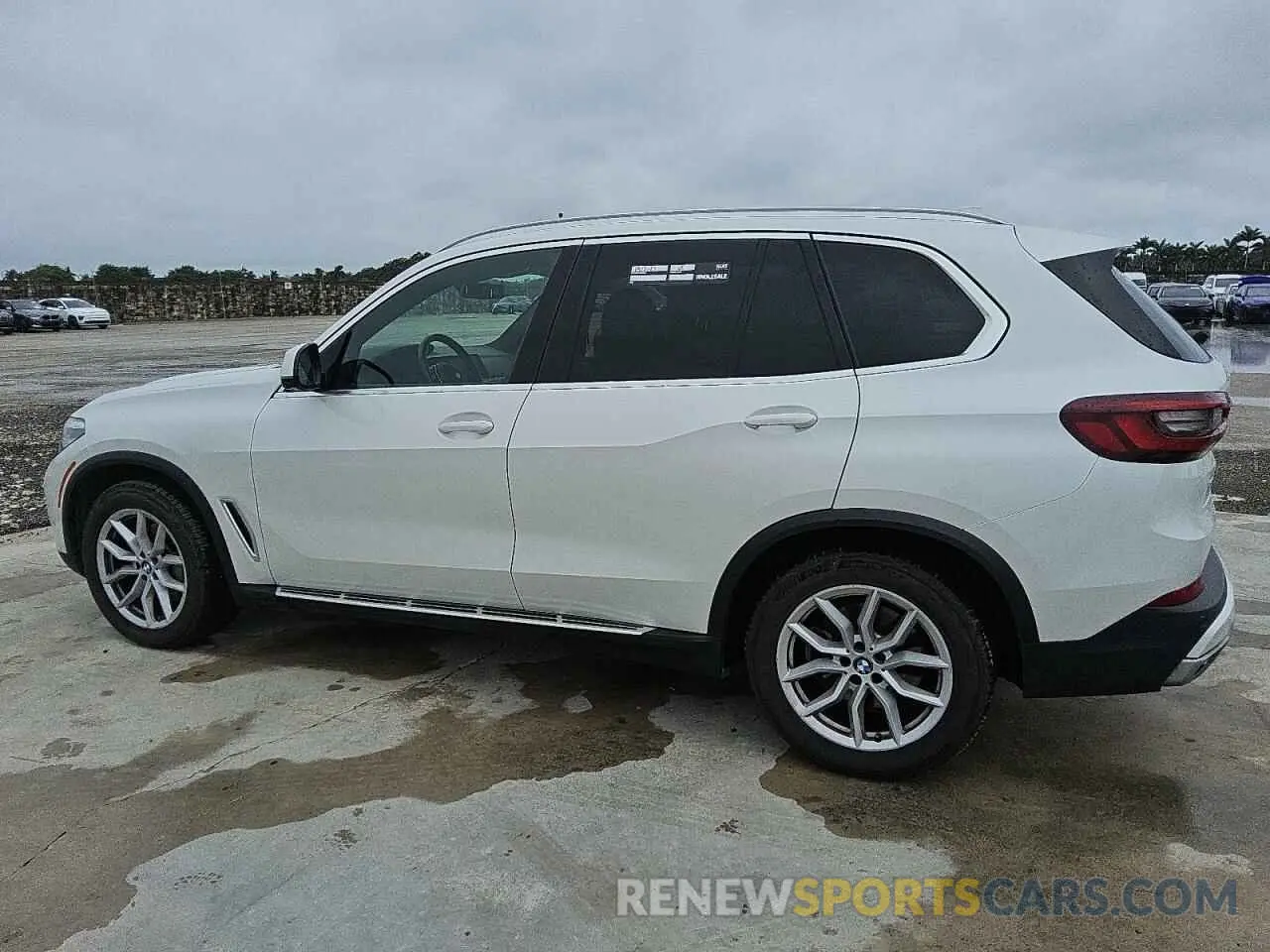 2 Photograph of a damaged car 5UXCR6C08P9P32642 BMW X5 2023