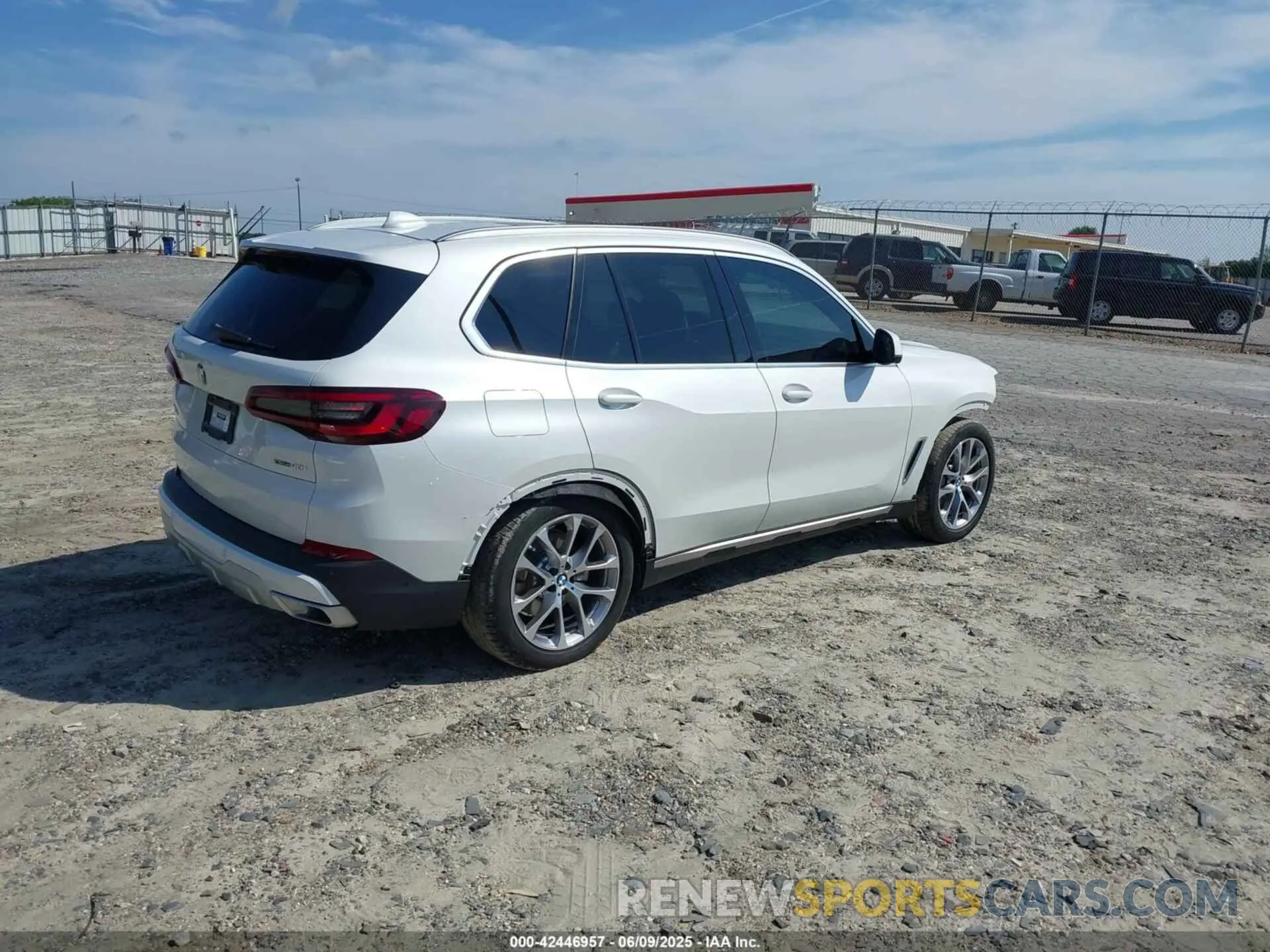 4 Photograph of a damaged car 5UXCR6C09P9R25706 BMW X5 2023