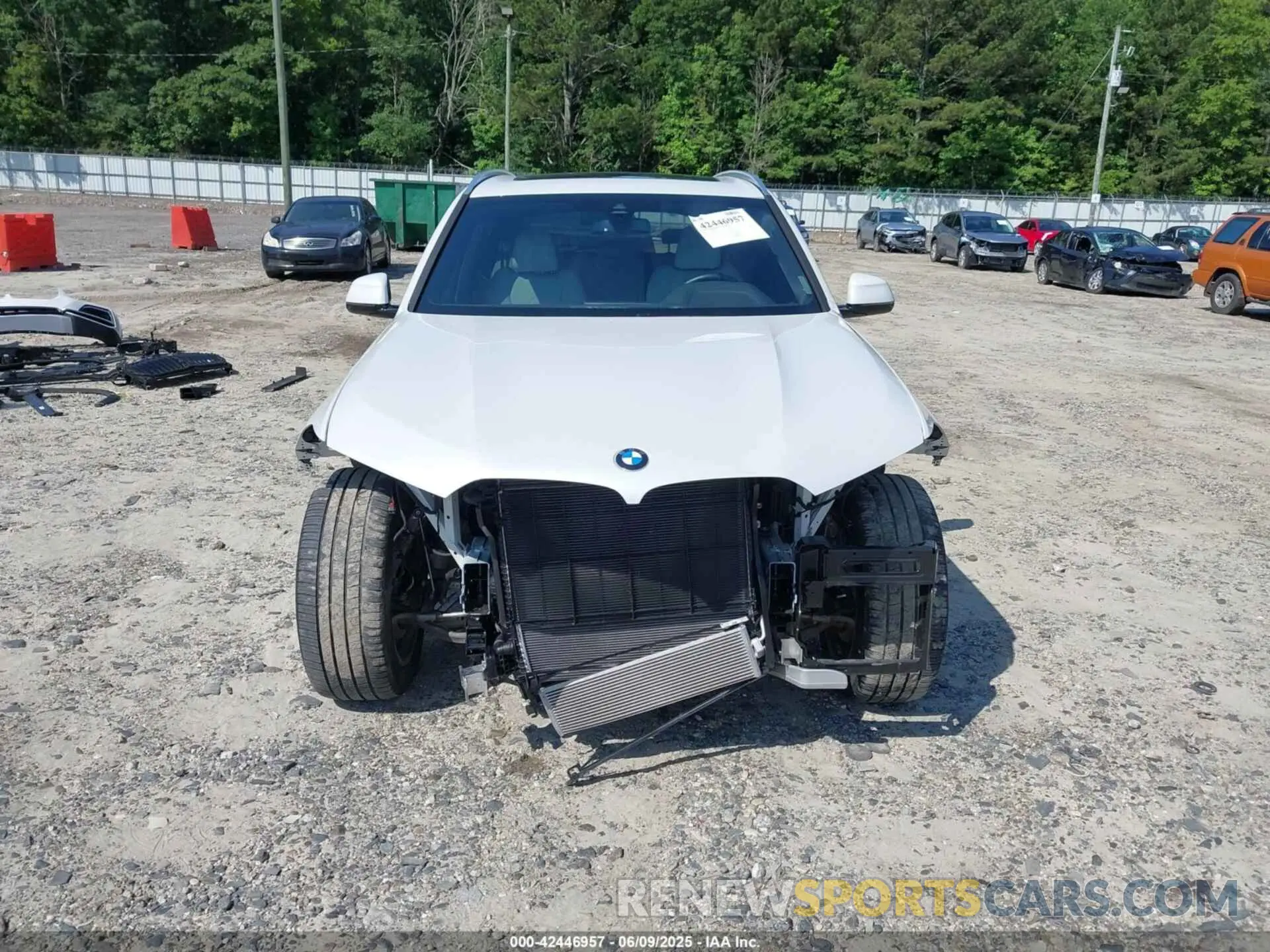 6 Photograph of a damaged car 5UXCR6C09P9R25706 BMW X5 2023