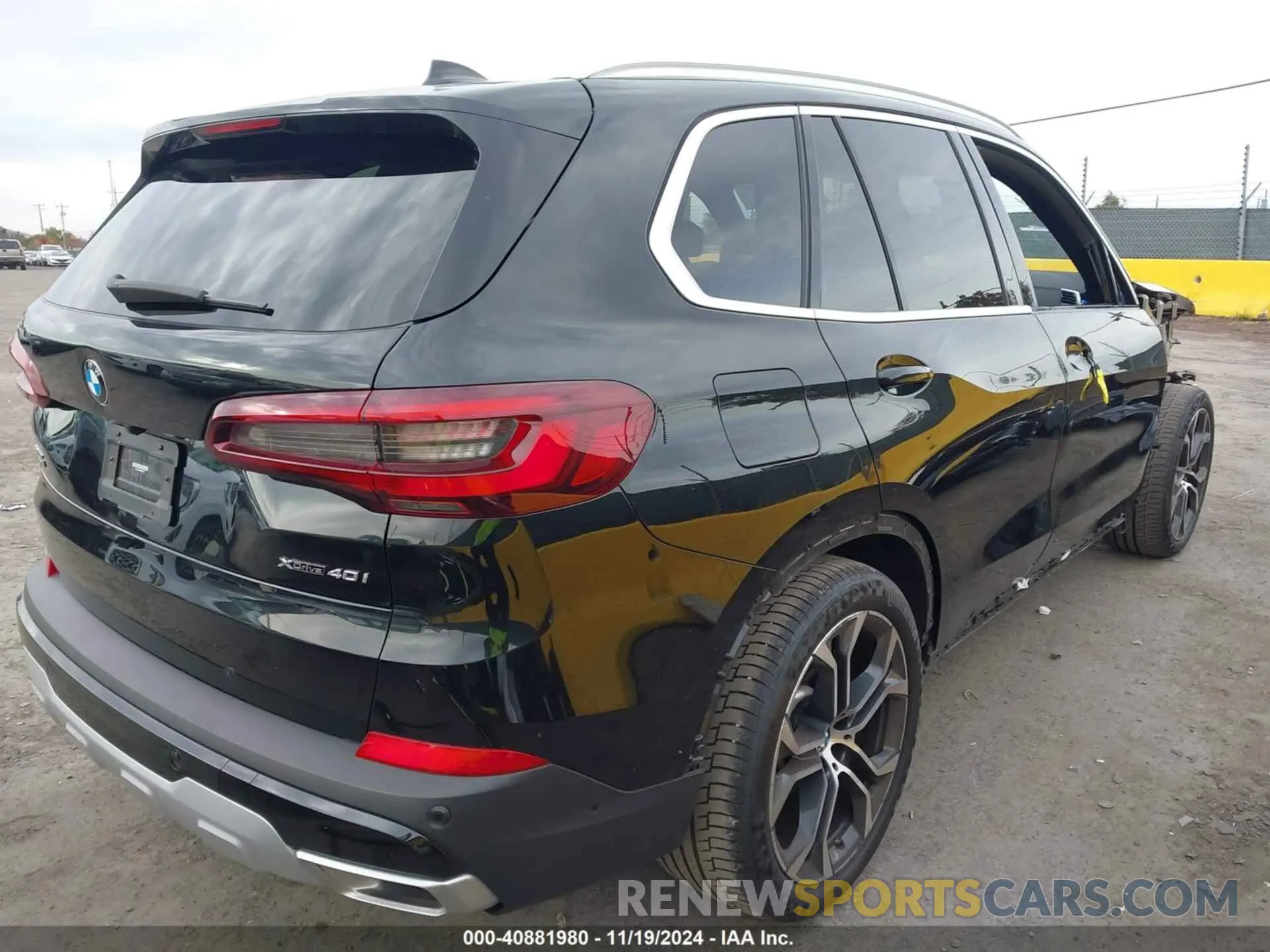 4 Photograph of a damaged car 5UXCR6C09P9R85324 BMW X5 2023
