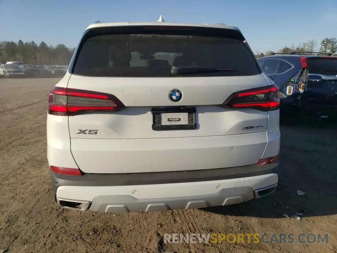 6 Photograph of a damaged car 5UXCR6C0XP9P15664 BMW X5 2023