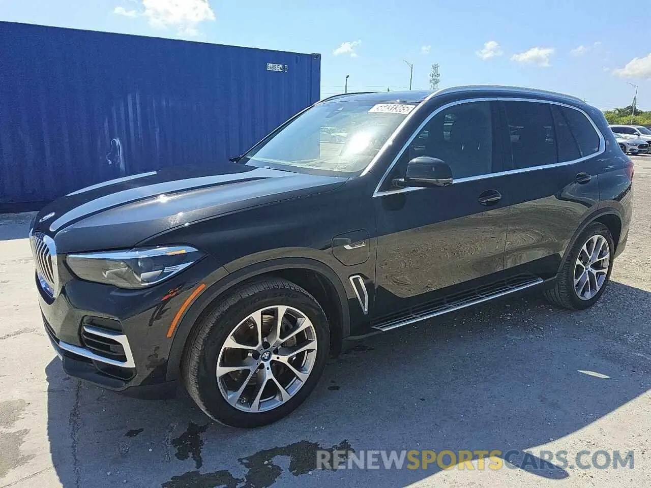 1 Photograph of a damaged car 5UXTA6C00P9N50330 BMW X5 2023