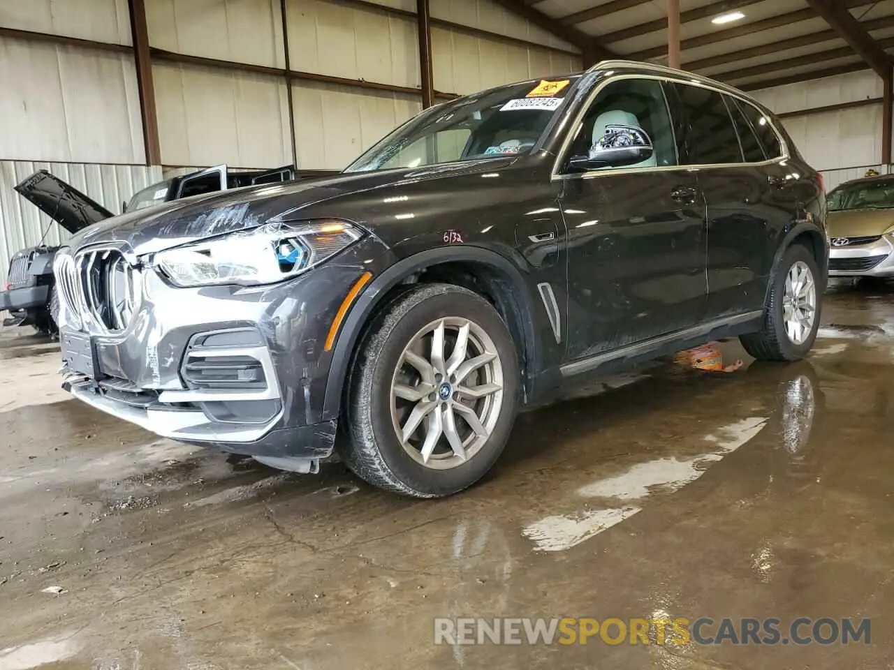 1 Photograph of a damaged car 5UXTA6C00P9N74692 BMW X5 2023