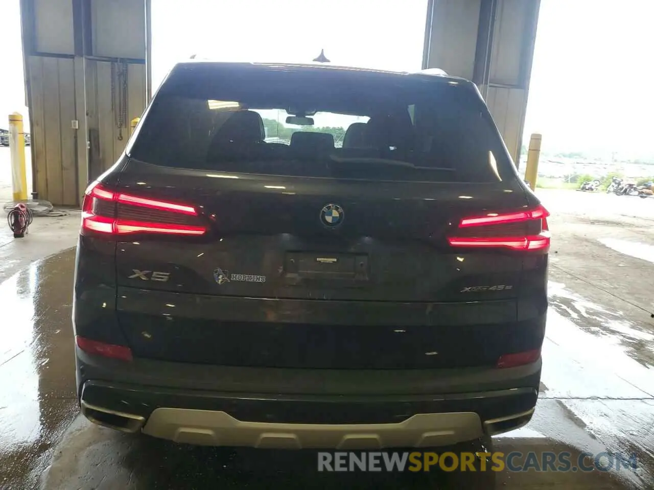 6 Photograph of a damaged car 5UXTA6C00P9N74692 BMW X5 2023