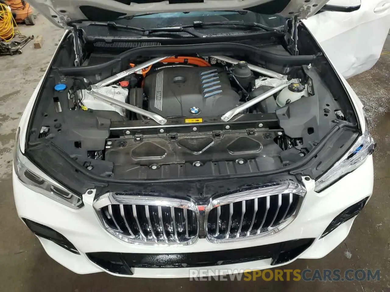 12 Photograph of a damaged car 5UXTA6C01P9P03488 BMW X5 2023