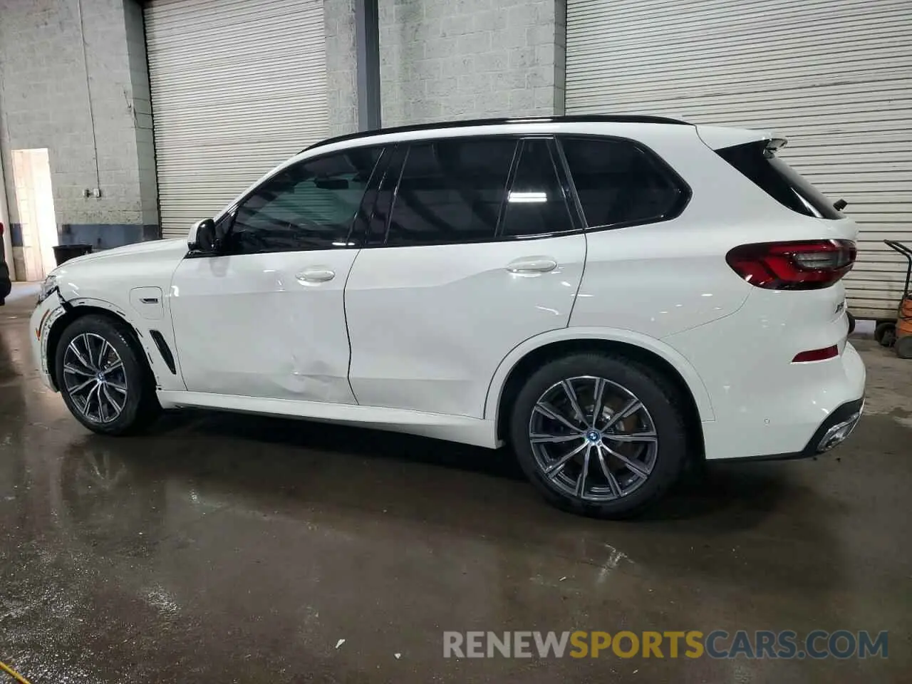 2 Photograph of a damaged car 5UXTA6C01P9P03488 BMW X5 2023