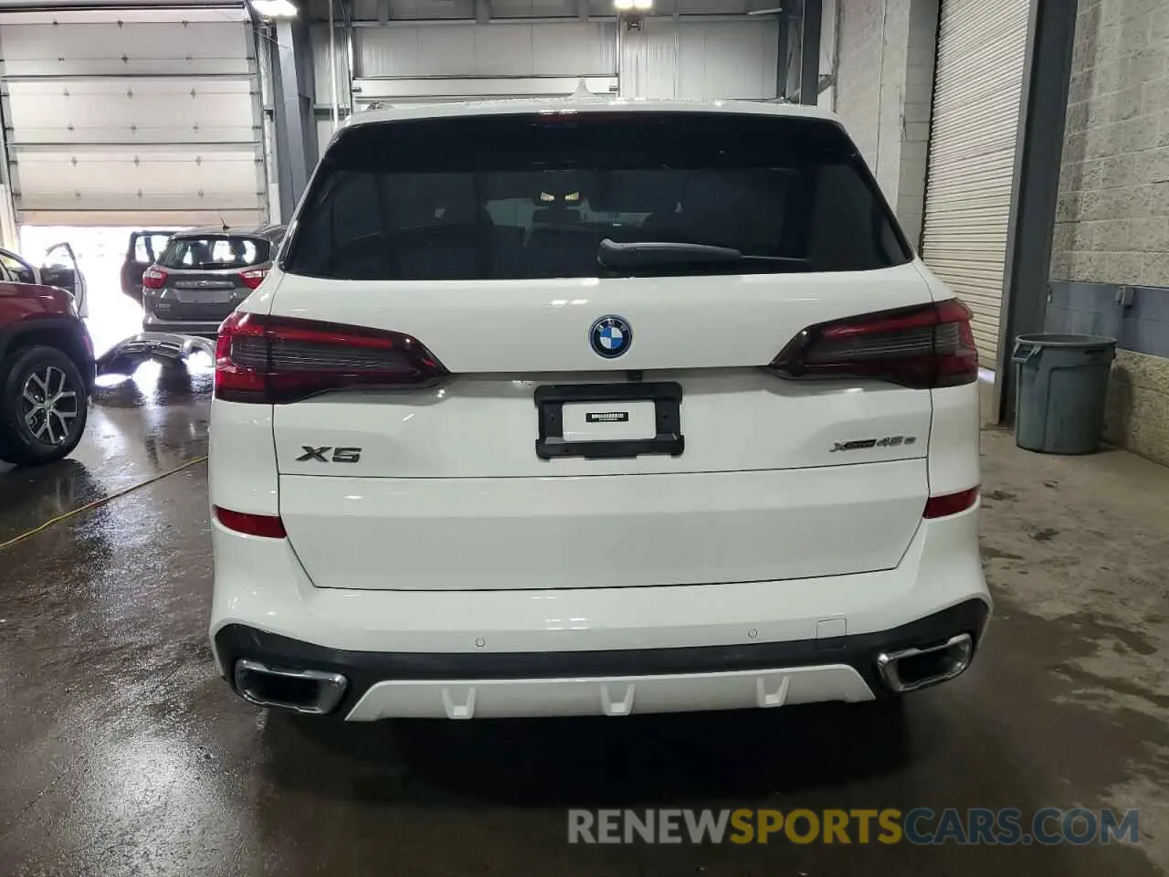 6 Photograph of a damaged car 5UXTA6C01P9P03488 BMW X5 2023