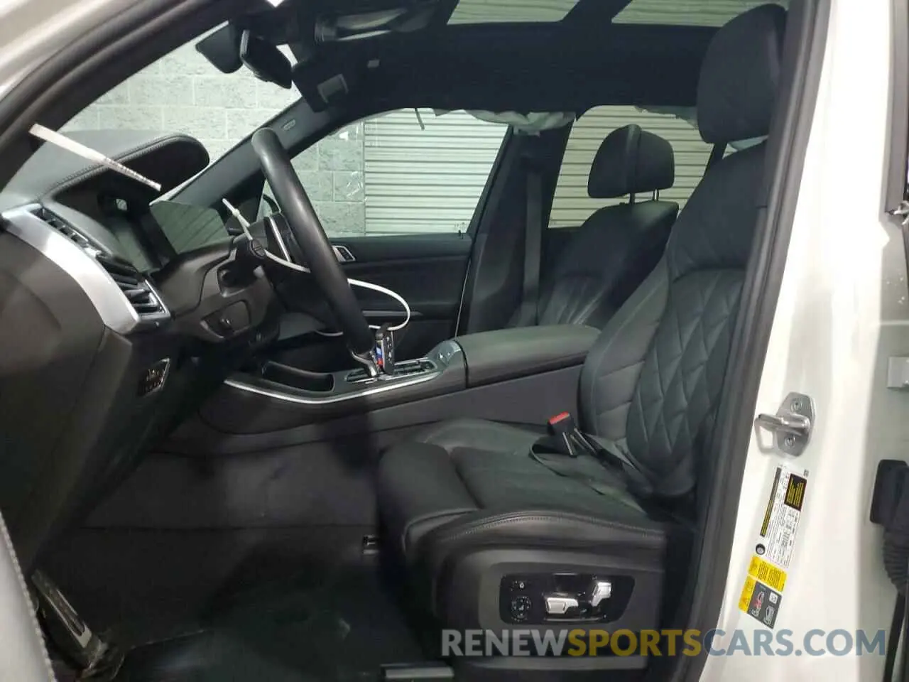 7 Photograph of a damaged car 5UXTA6C01P9P03488 BMW X5 2023