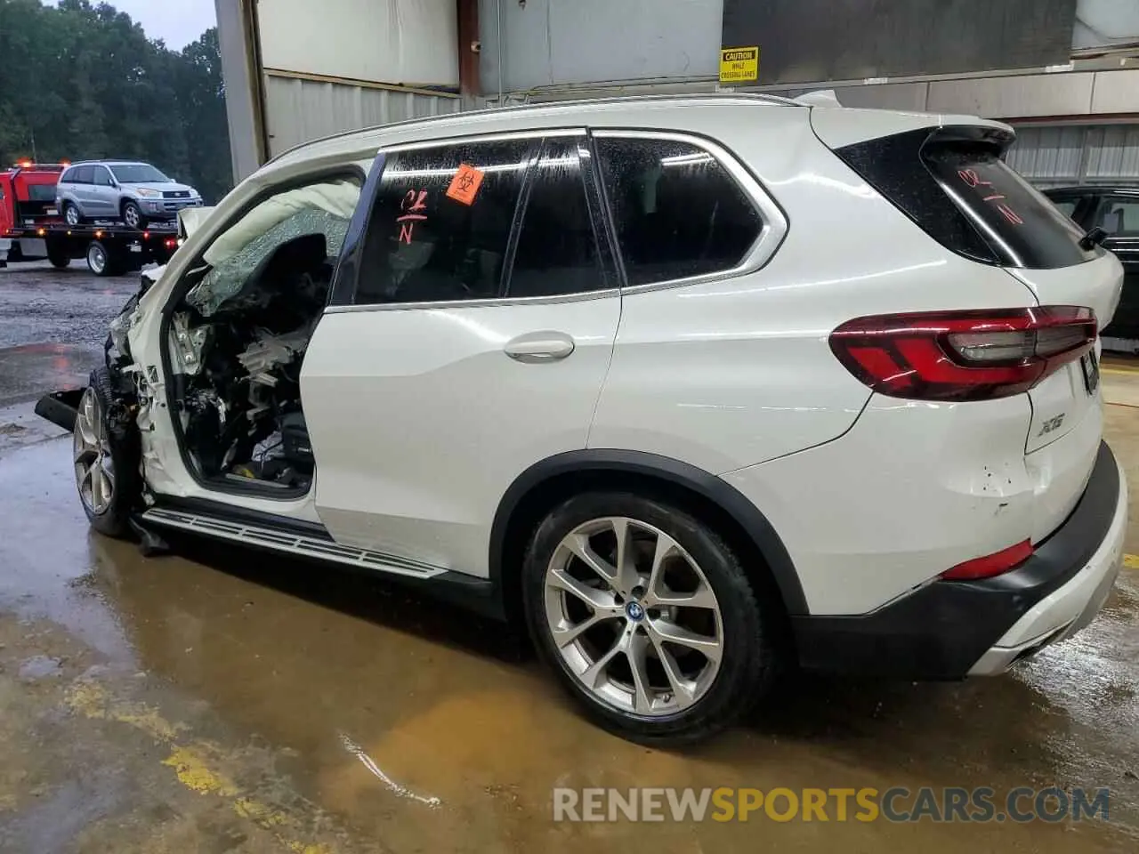 2 Photograph of a damaged car 5UXTA6C04P9P56136 BMW X5 2023