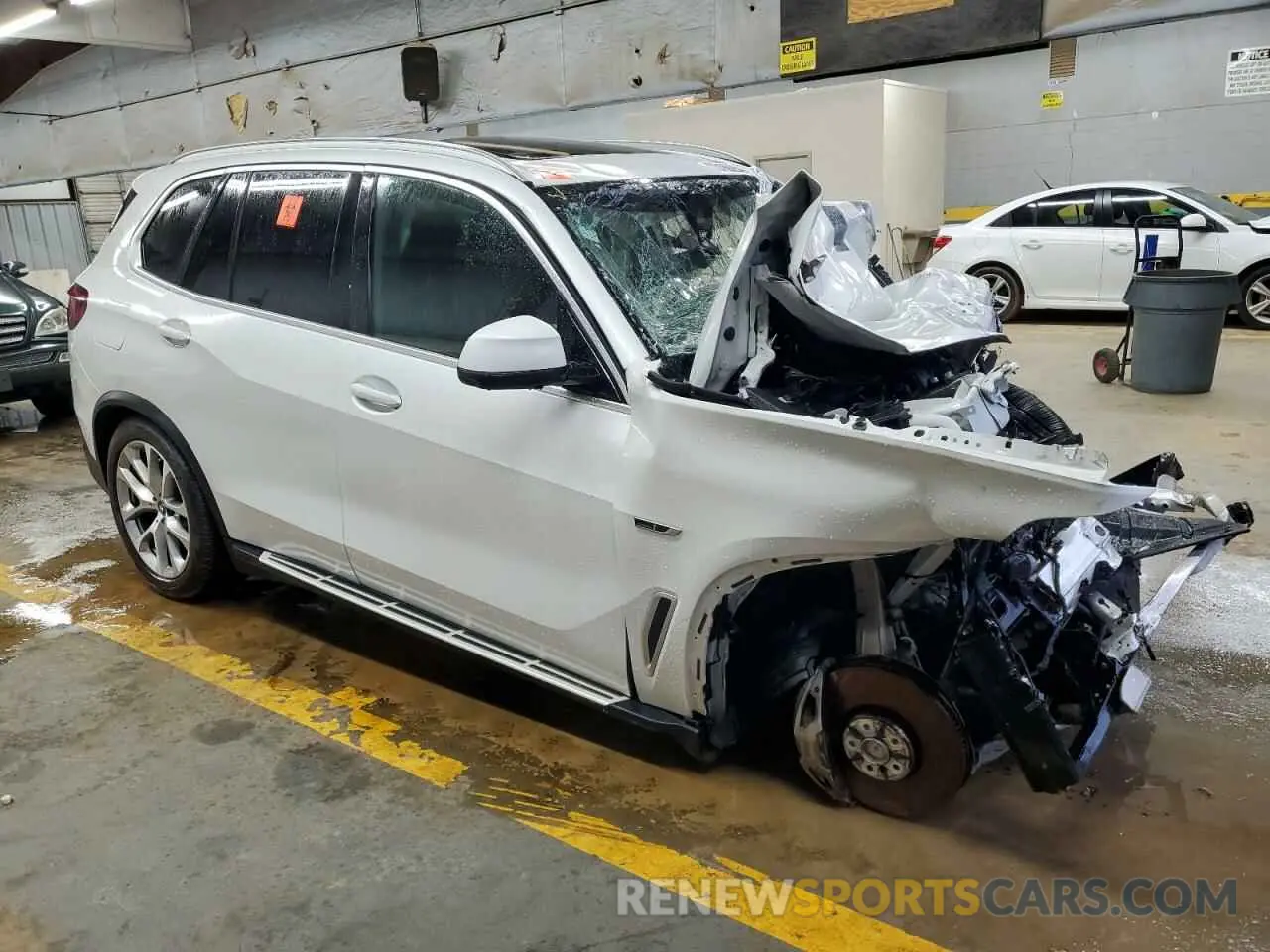 4 Photograph of a damaged car 5UXTA6C04P9P56136 BMW X5 2023