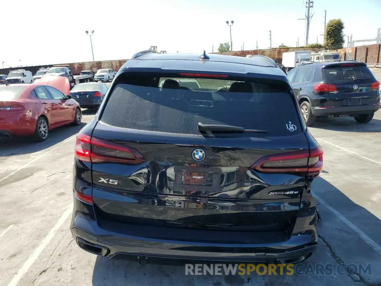 6 Photograph of a damaged car 5UXTA6C06P9R89208 BMW X5 2023